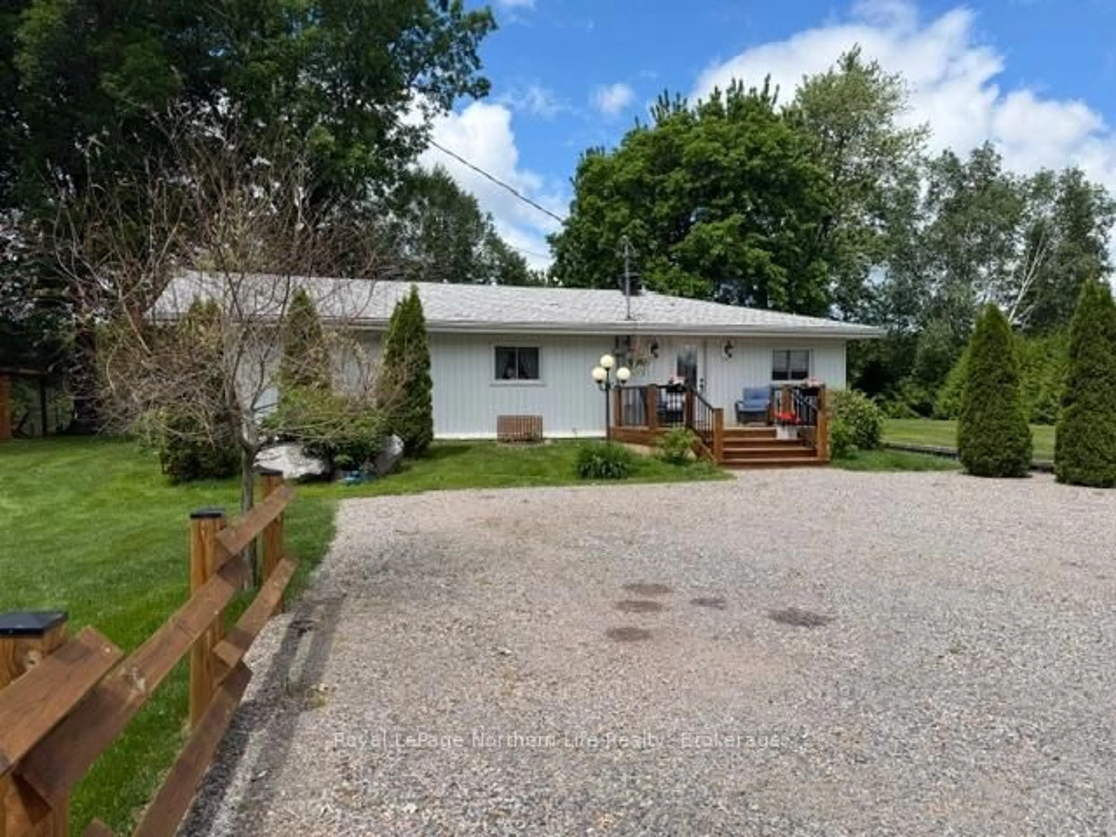 A pic from outside/outdoor area/front of a property/back of a property/a pic from drone, unknown for 1119 Quesnel Rd, West Nipissing Ontario P2B 2W2