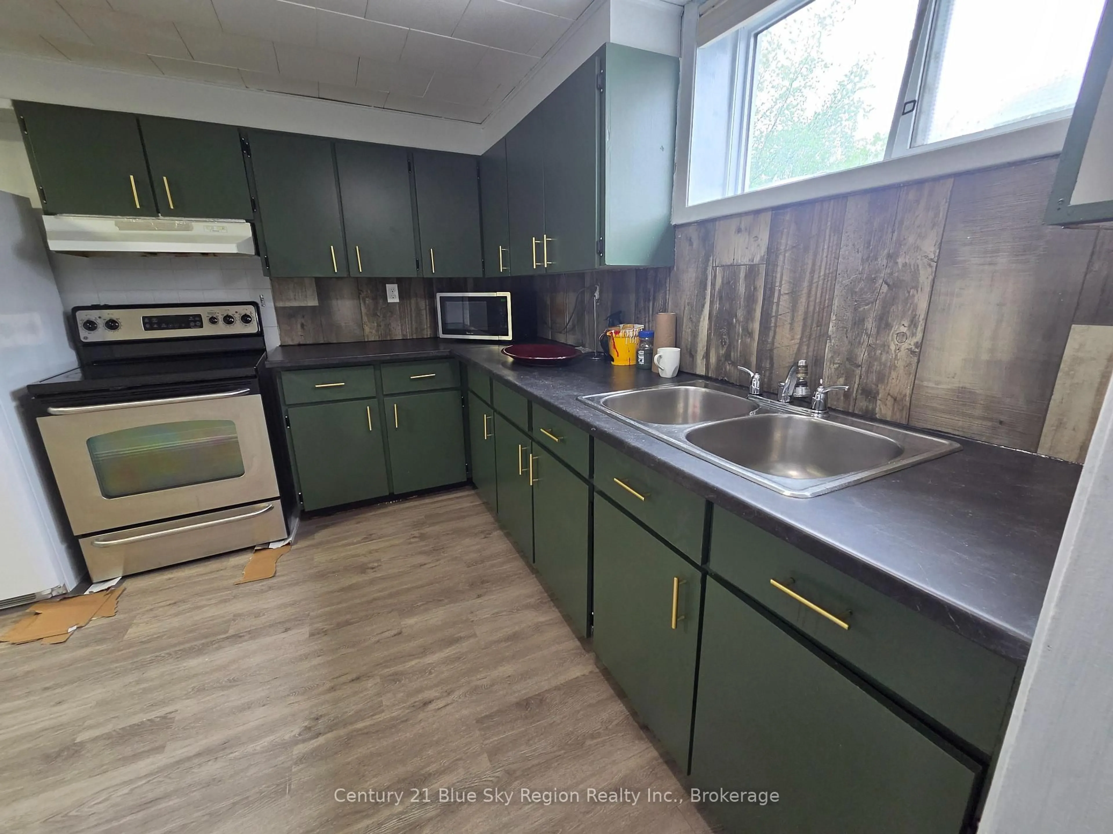 Standard kitchen, unknown for 40 Judge Ave #2B, North Bay Ontario P1A 1B4