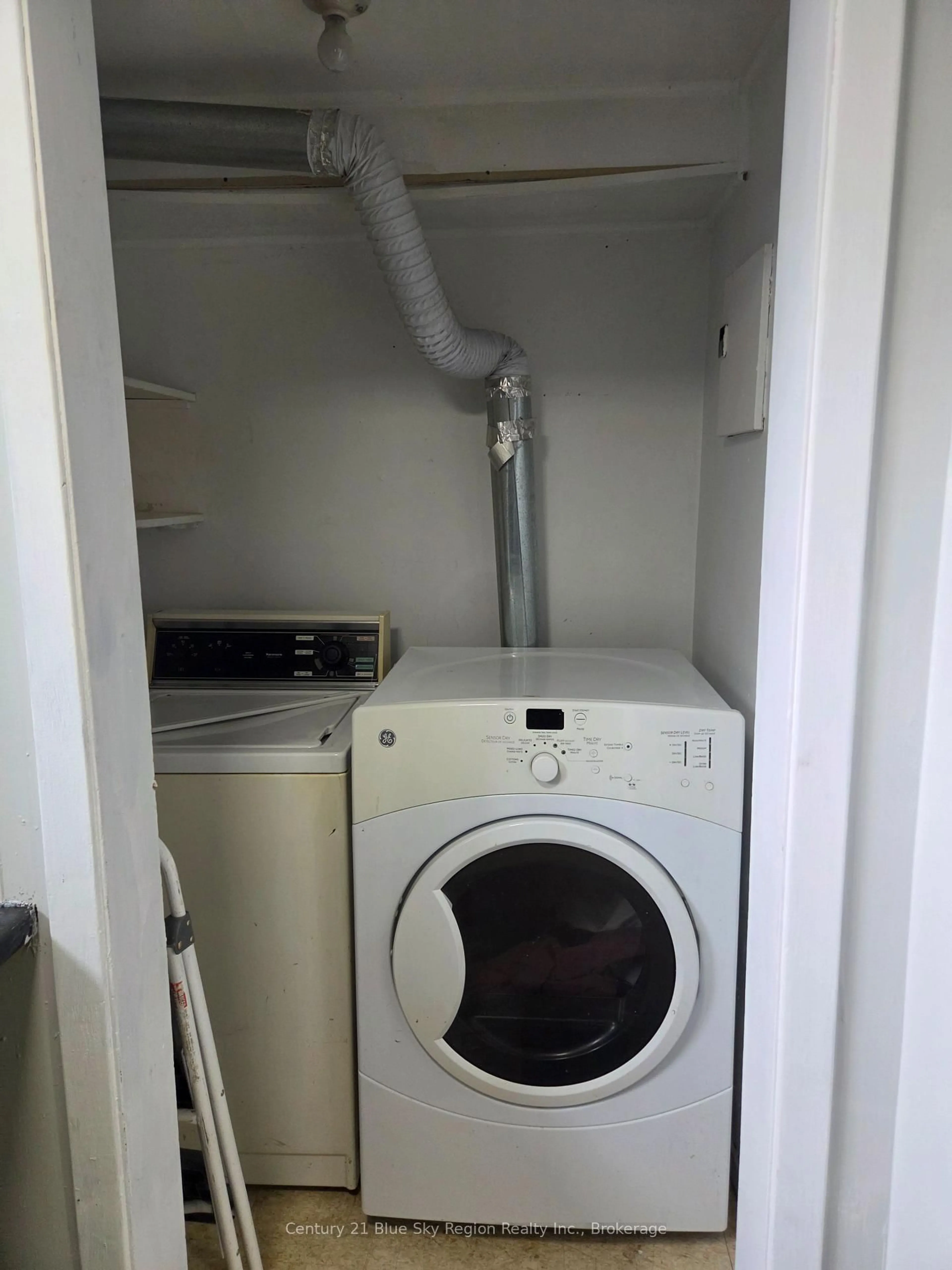 Laundry room for 40 Judge Ave #2B, North Bay Ontario P1A 1B4