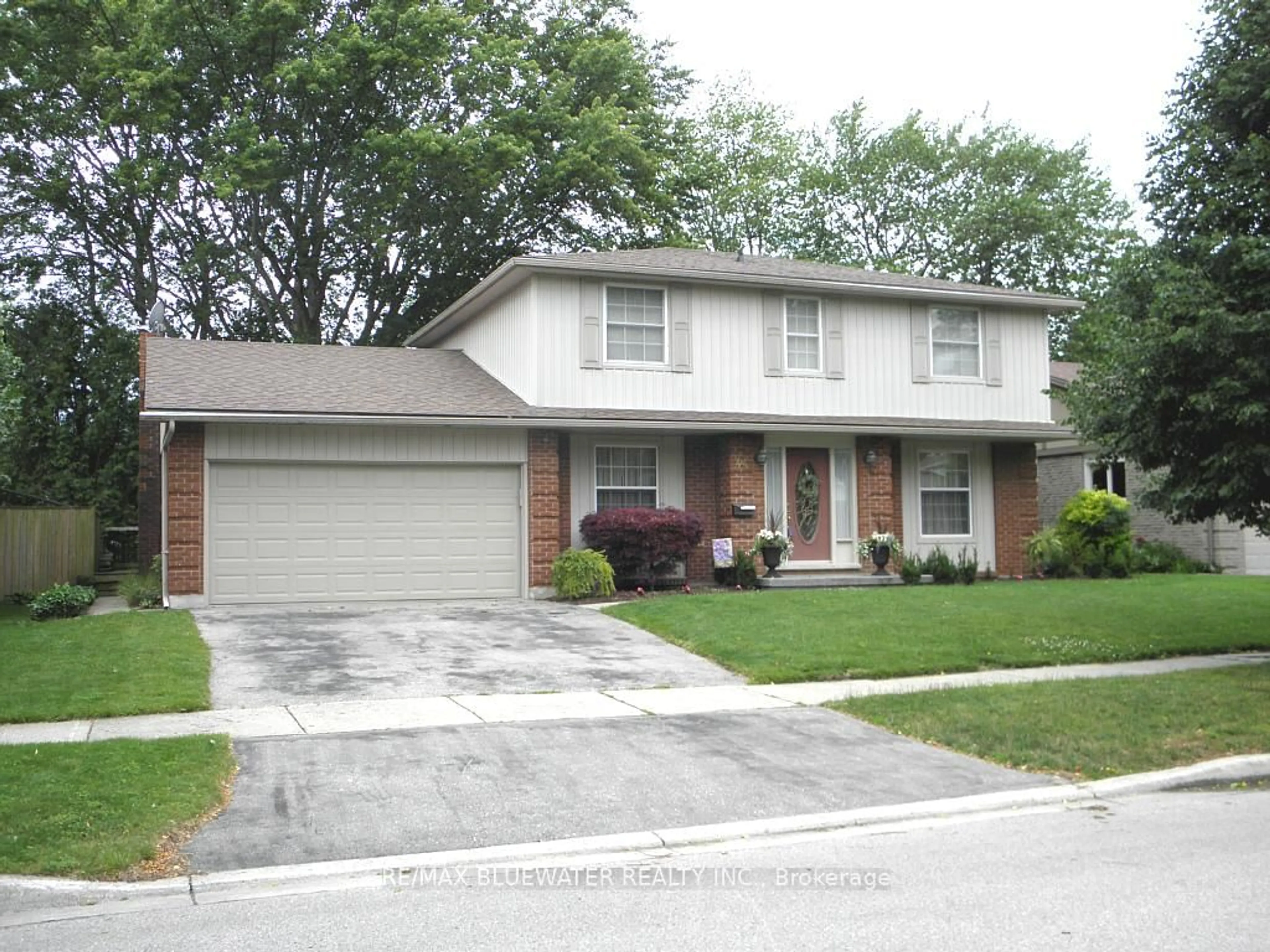 Home with vinyl exterior material, street for 44 Spencer Cres, London North Ontario N5X 2K6