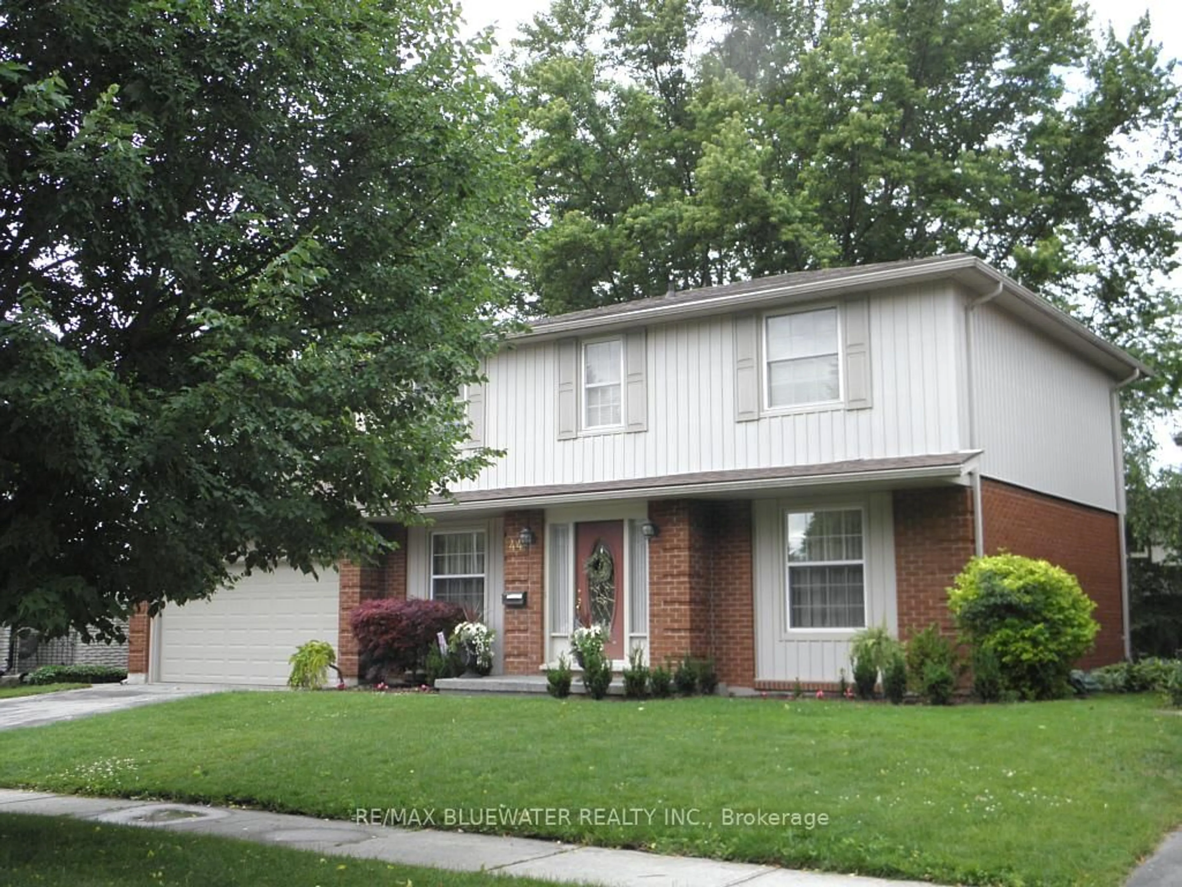 Home with vinyl exterior material, street for 44 Spencer Cres, London North Ontario N5X 2K6