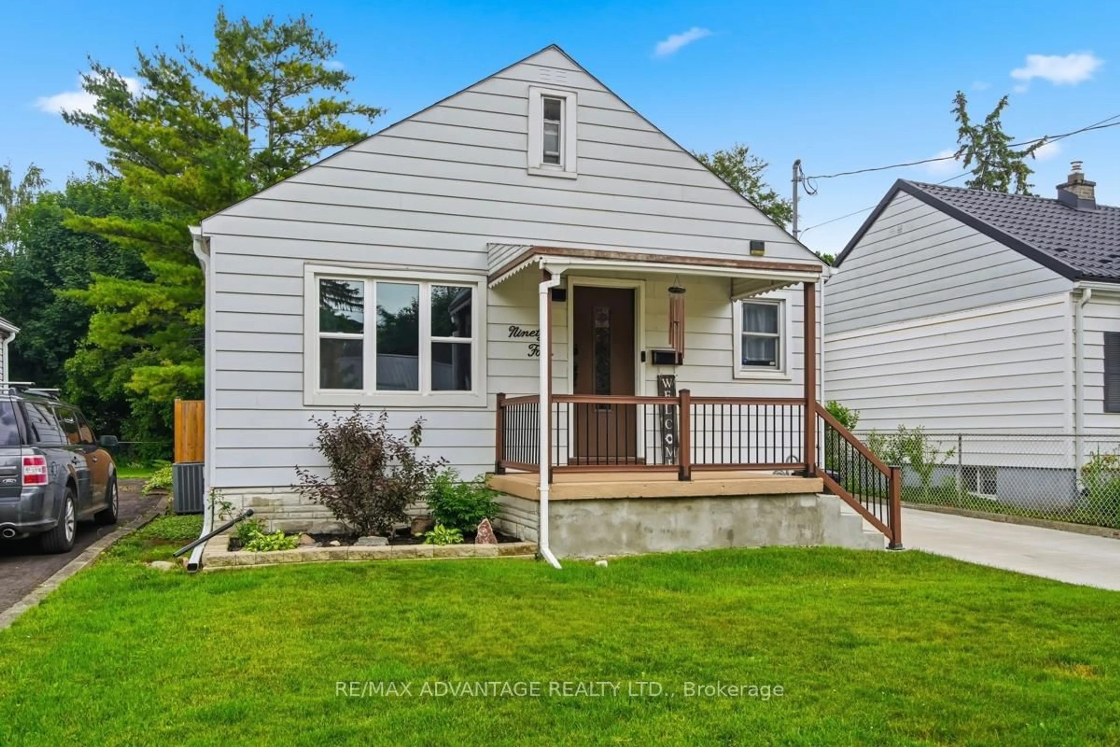Home with vinyl exterior material, street for 94 Josephine St, London South Ontario N5Z 3P3
