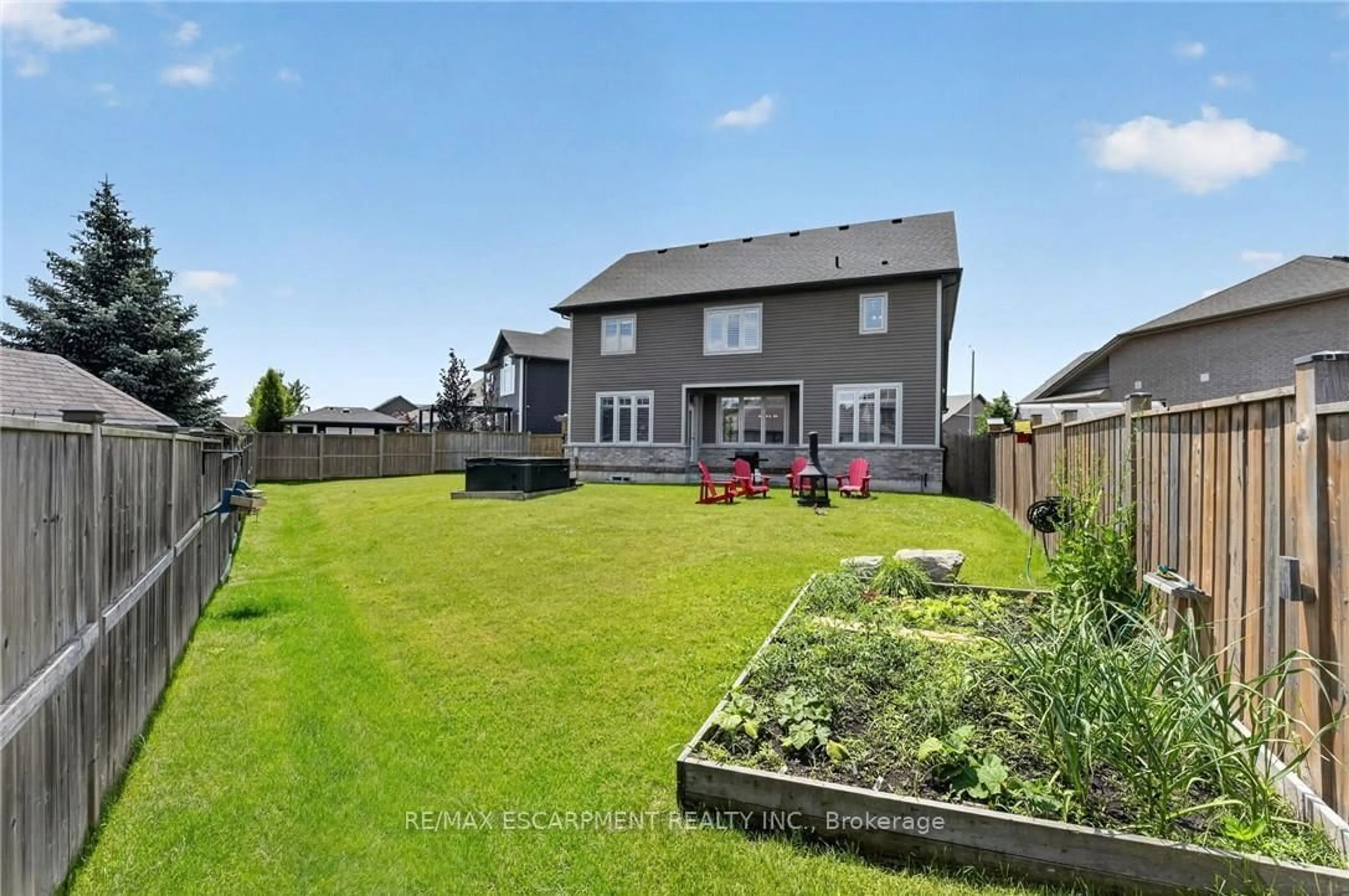 Patio, street for 87 Anastasia Blvd, West Lincoln Ontario L0R 2A0