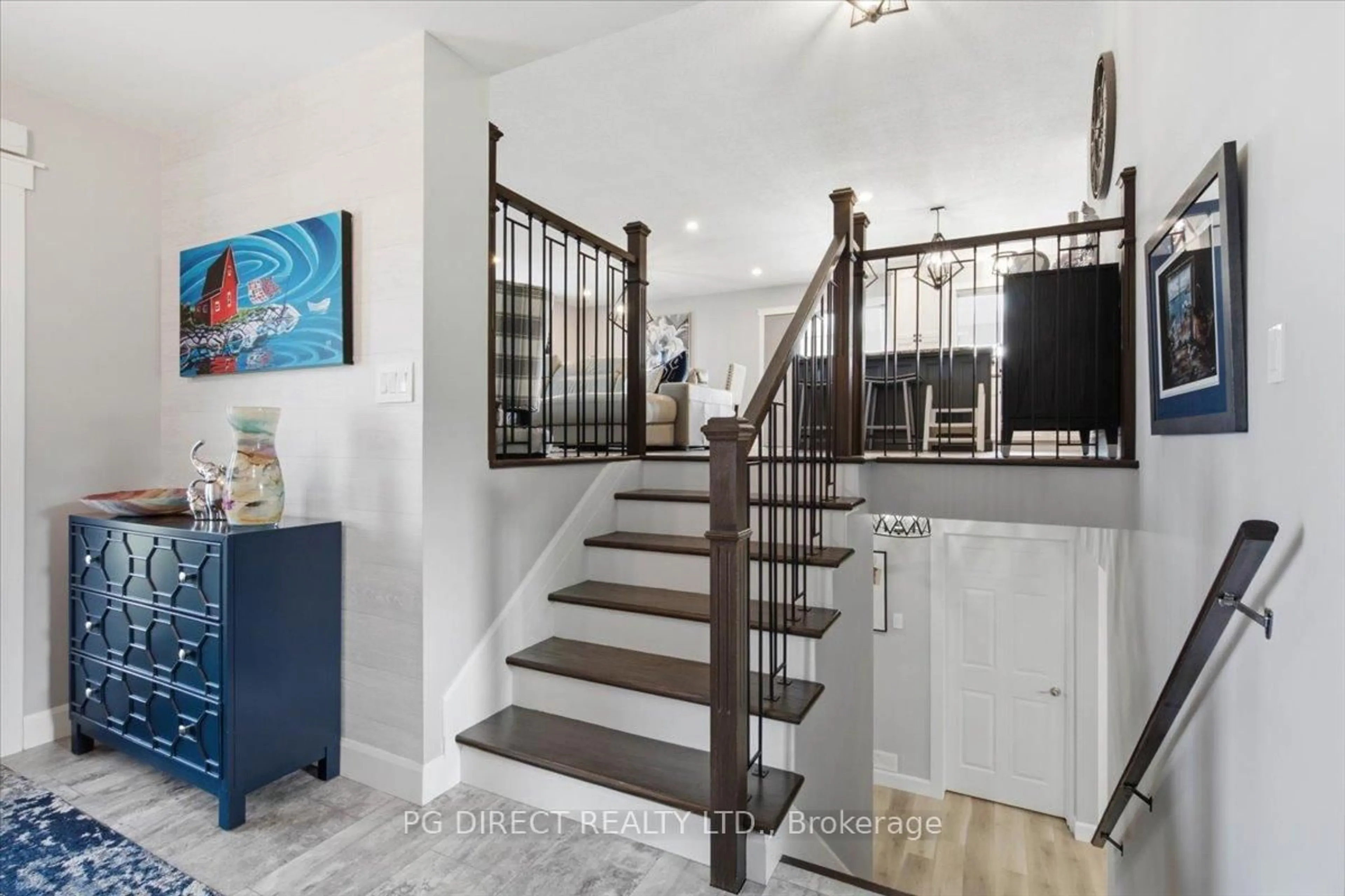 Indoor entryway for 1611 Thrasher Rd, Tyendinaga Ontario K0K 2V0