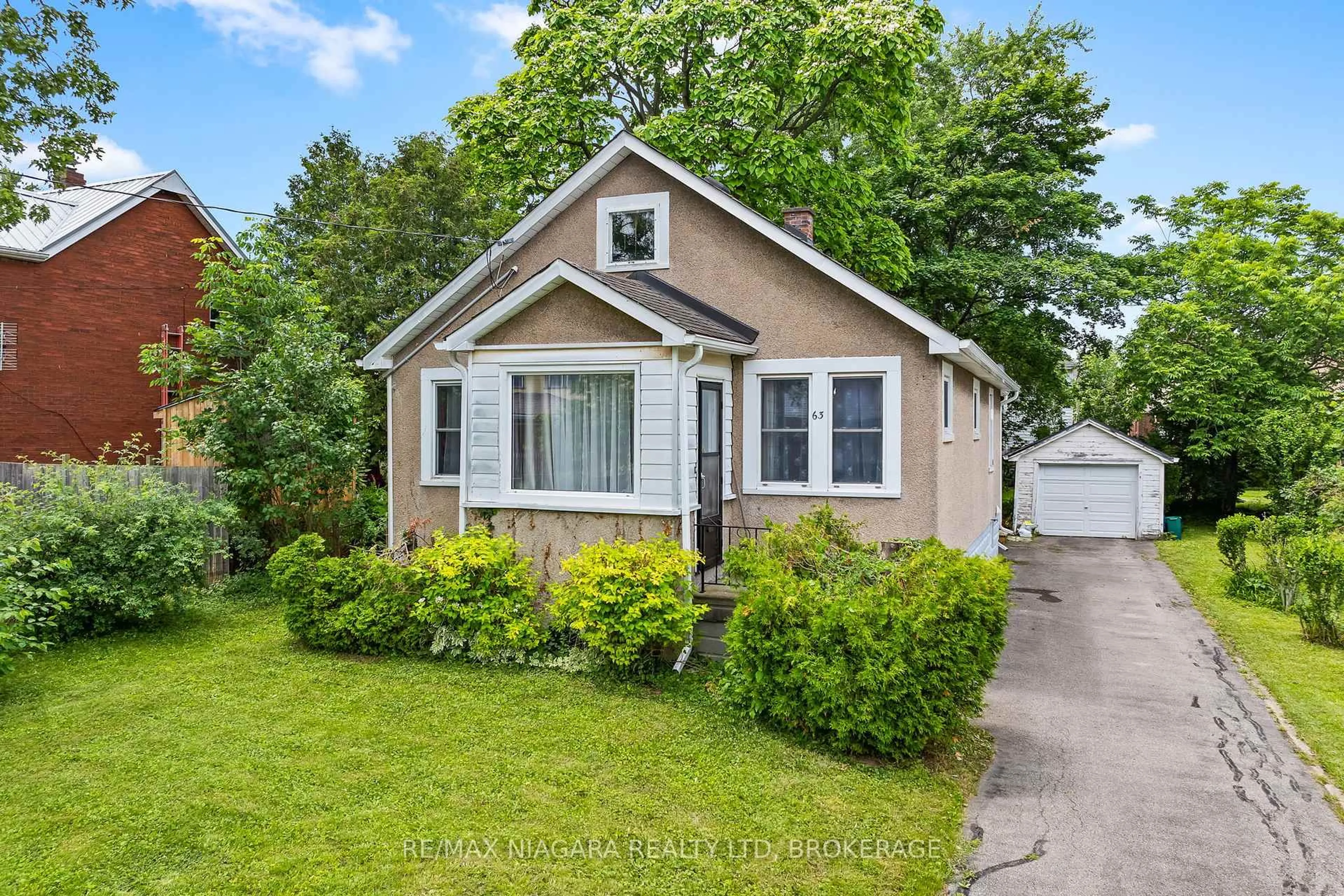 Home with vinyl exterior material, street for 63 Wilton Ave, Welland Ontario L3C 1Z8
