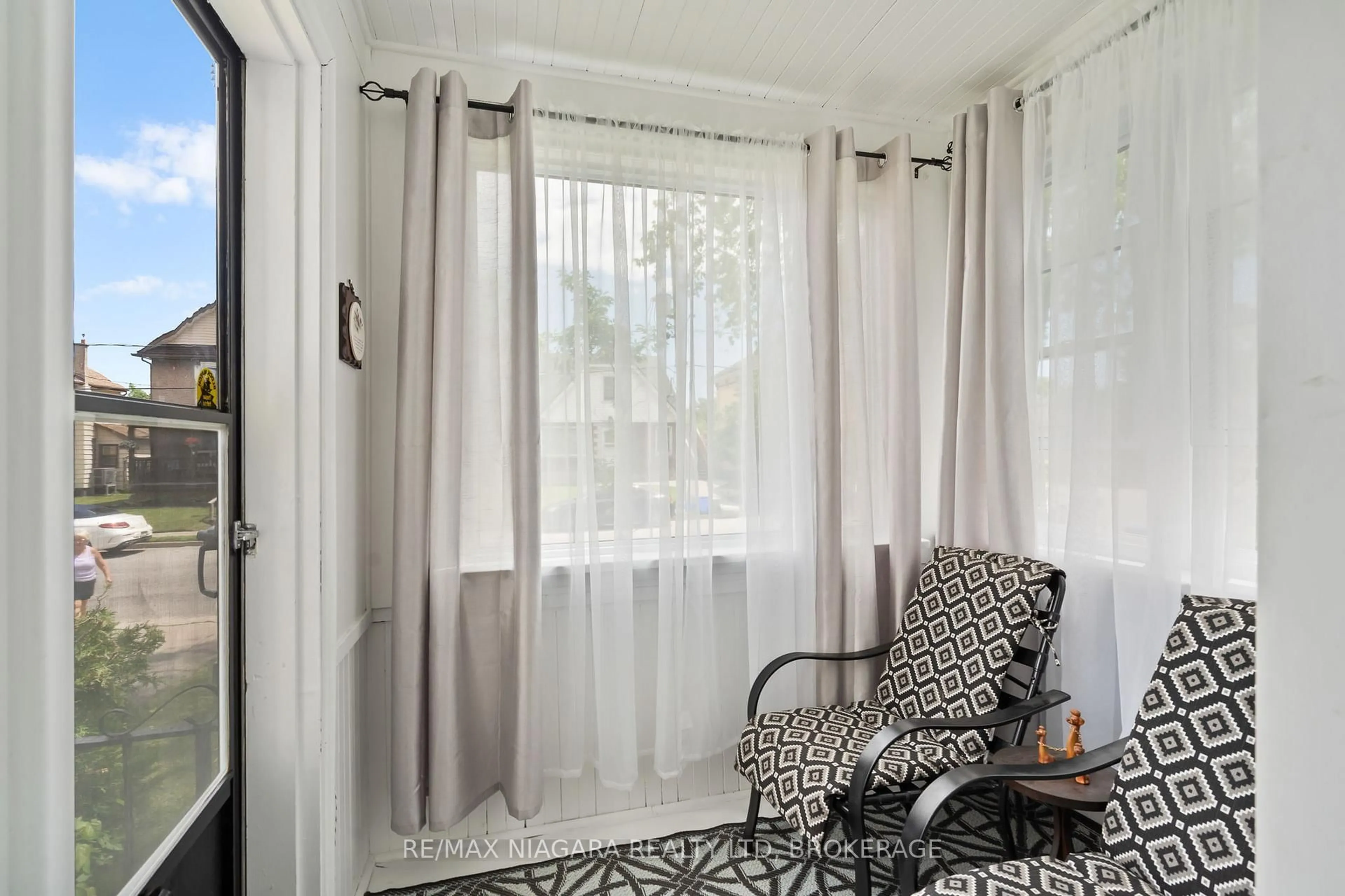 Balcony in the apartment, street for 63 Wilton Ave, Welland Ontario L3C 1Z8
