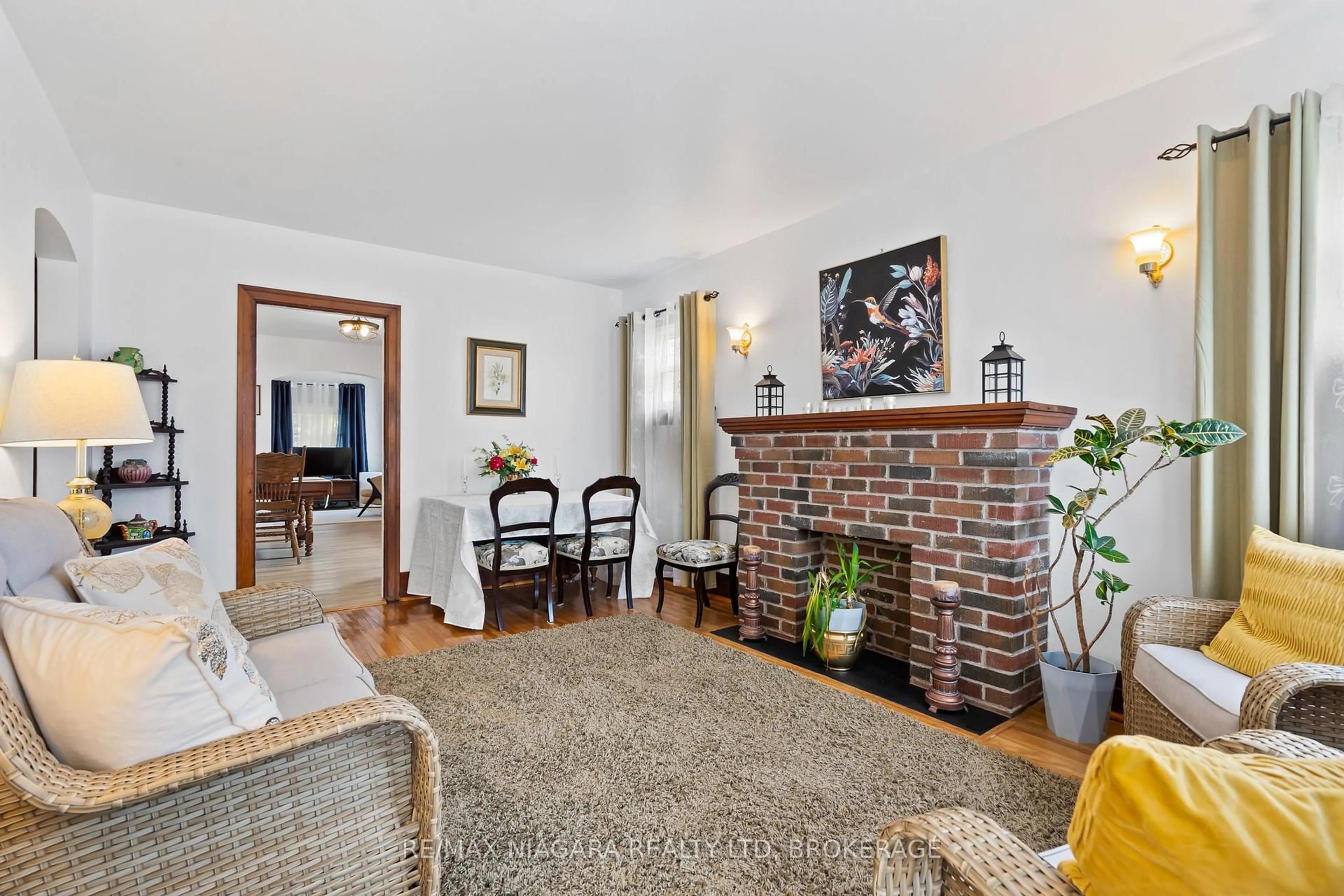 Living room with furniture, unknown for 63 Wilton Ave, Welland Ontario L3C 1Z8