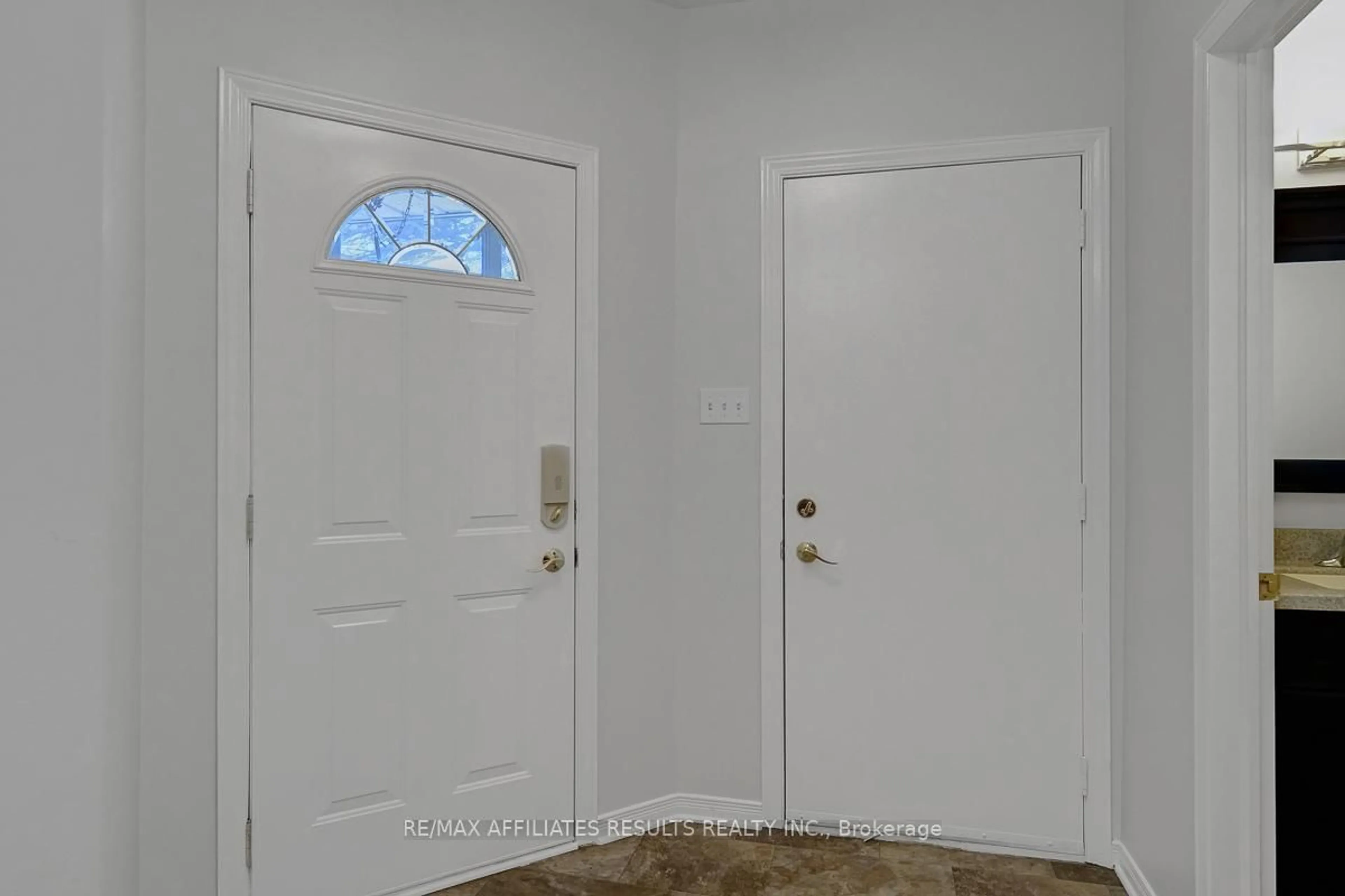 Indoor entryway for 93 Mountshannon Dr, Ottawa Ontario K2J 4C2