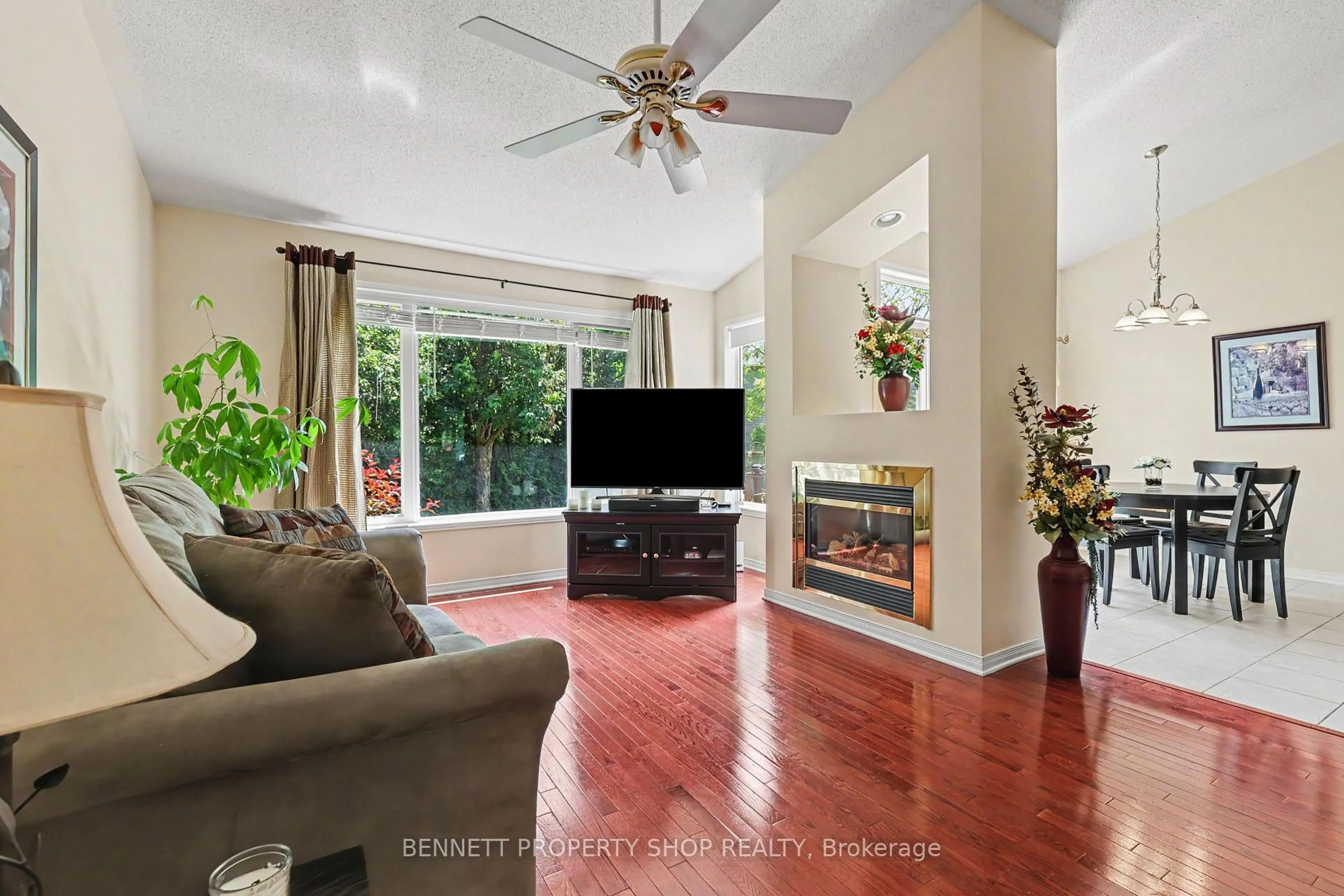 Living room with furniture, unknown for 4 Burnstead Cres, Ottawa Ontario K2M 2T4
