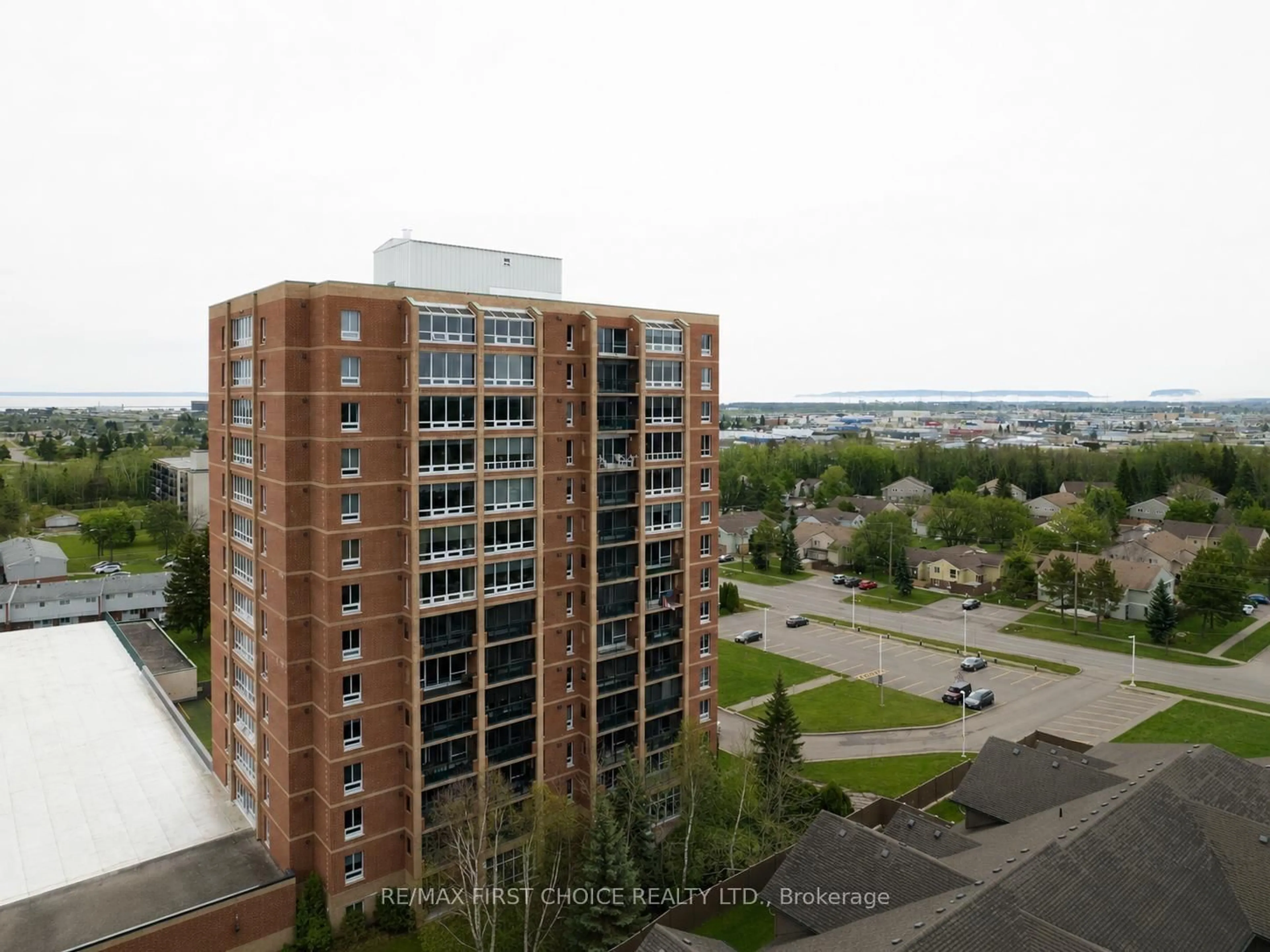 A pic from outside/outdoor area/front of a property/back of a property/a pic from drone, city buildings view from balcony for 590 Beverly St #802, Thunder Bay Ontario P7B 6H1