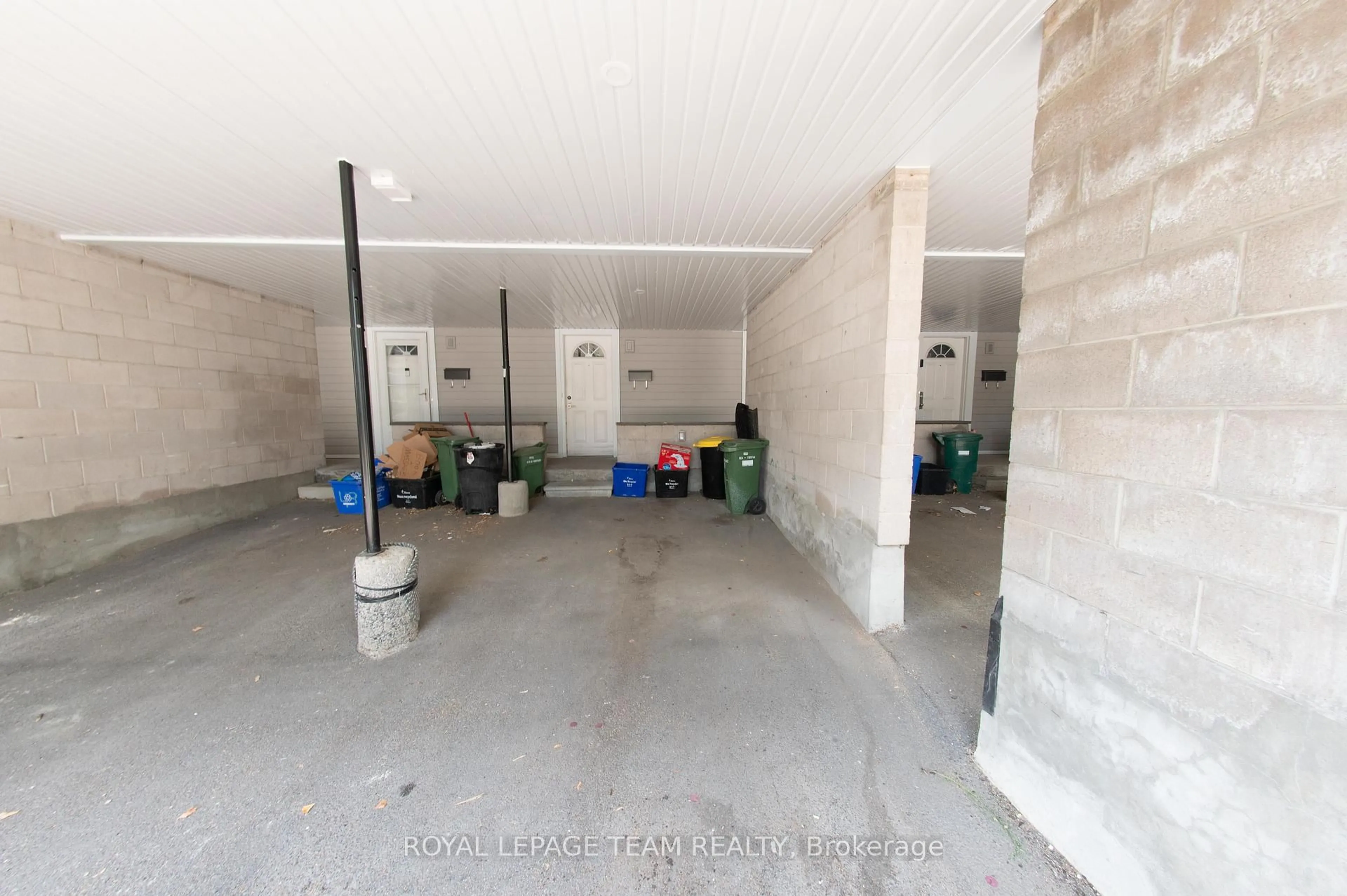 Indoor garage for 3415 Uplands Dr #44, Ottawa Ontario K1V 9N3