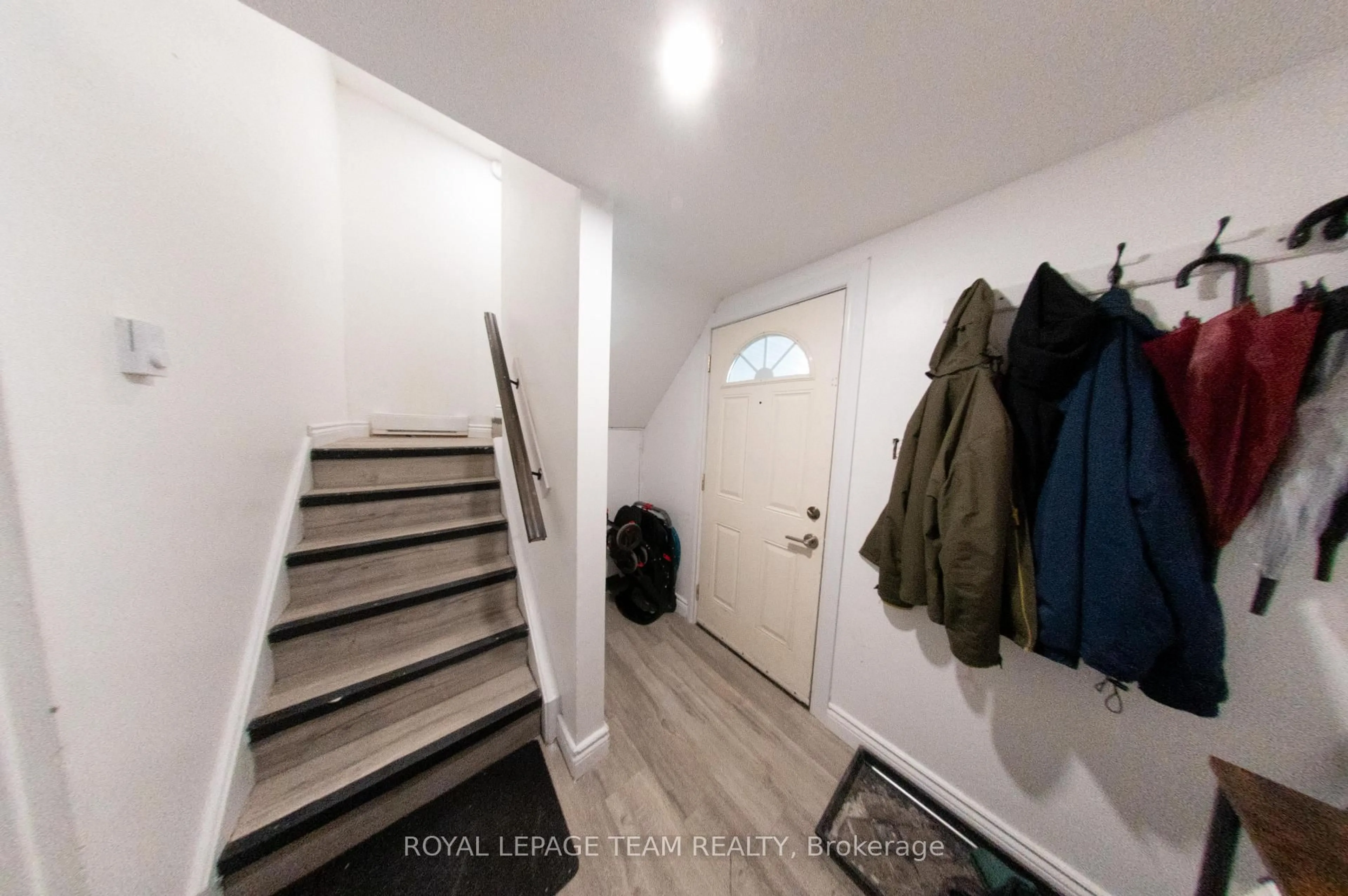 Indoor entryway for 3415 Uplands Dr #44, Ottawa Ontario K1V 9N3