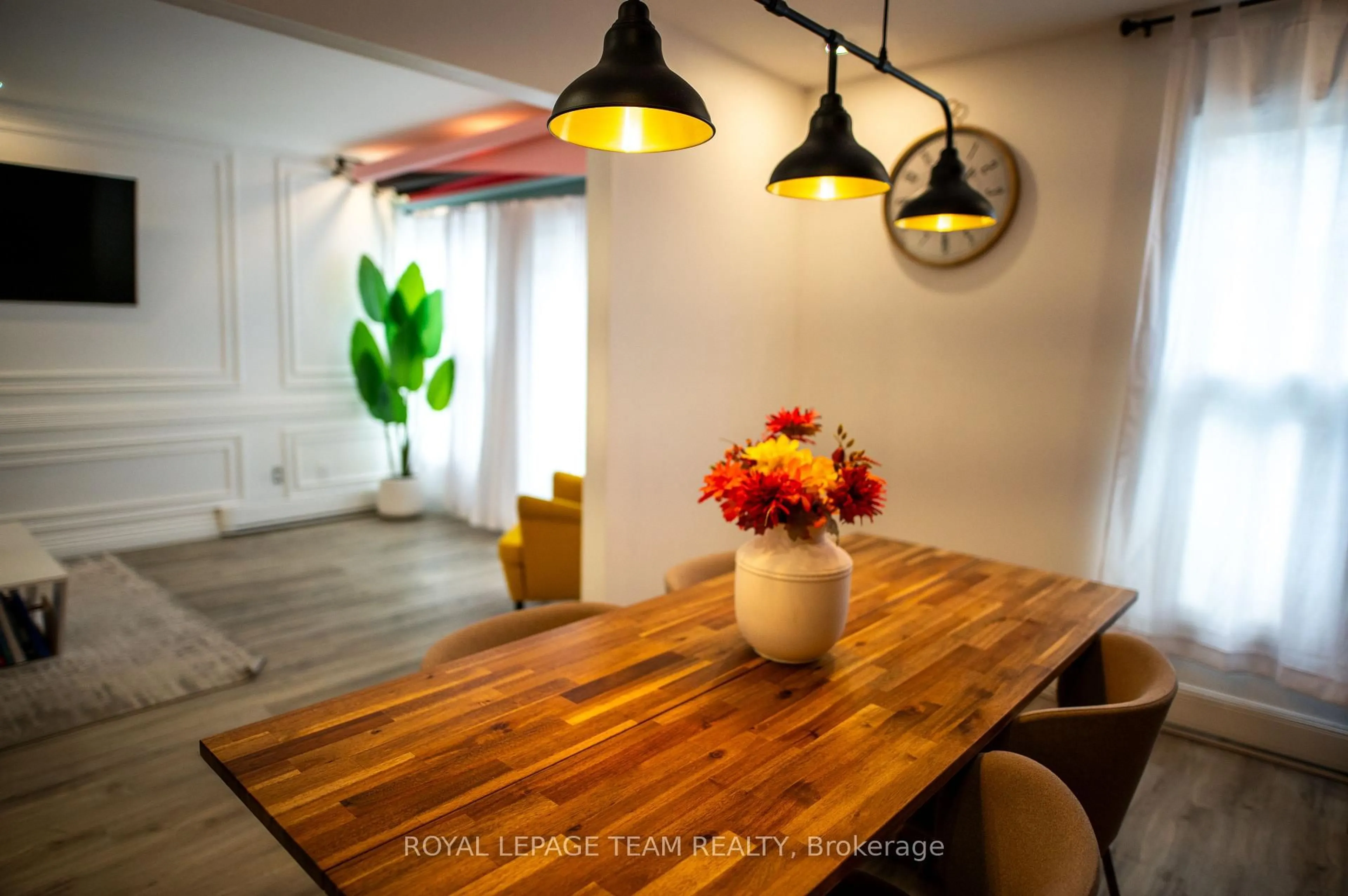Dining room, wood/laminate floor for 3415 Uplands Dr #44, Ottawa Ontario K1V 9N3