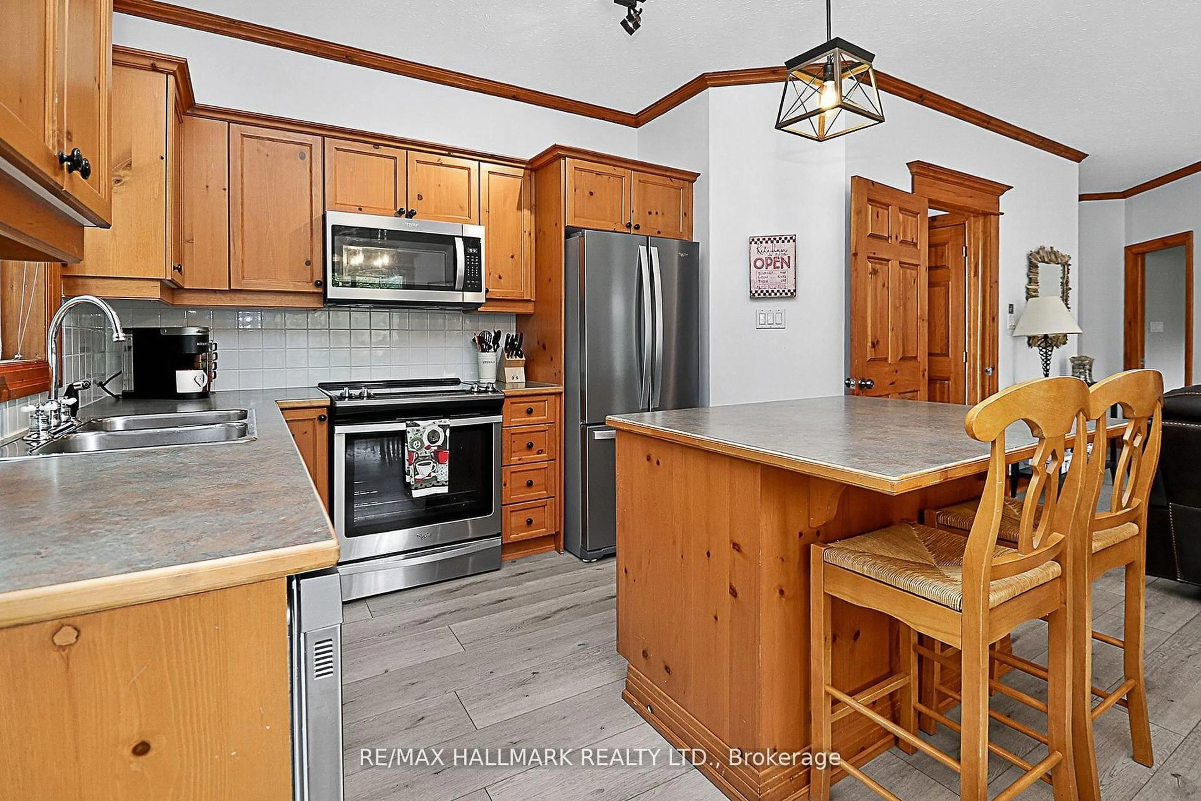 Open concept kitchen, unknown for 184 Snowbridge Way #101, Blue Mountains Ontario L9Y 0V1