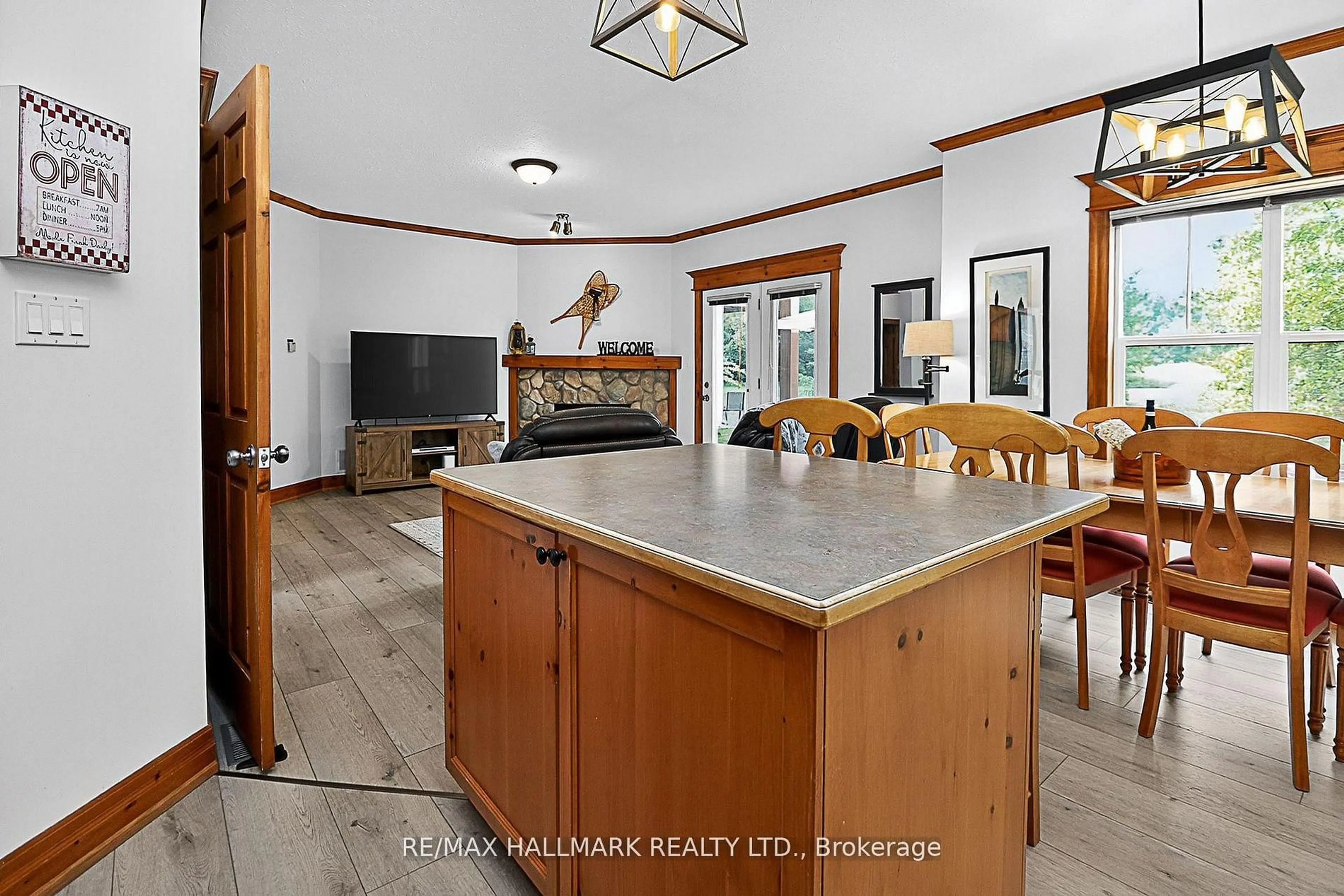 Open concept kitchen, ceramic/tile floor for 184 Snowbridge Way #101, Blue Mountains Ontario L9Y 0V1