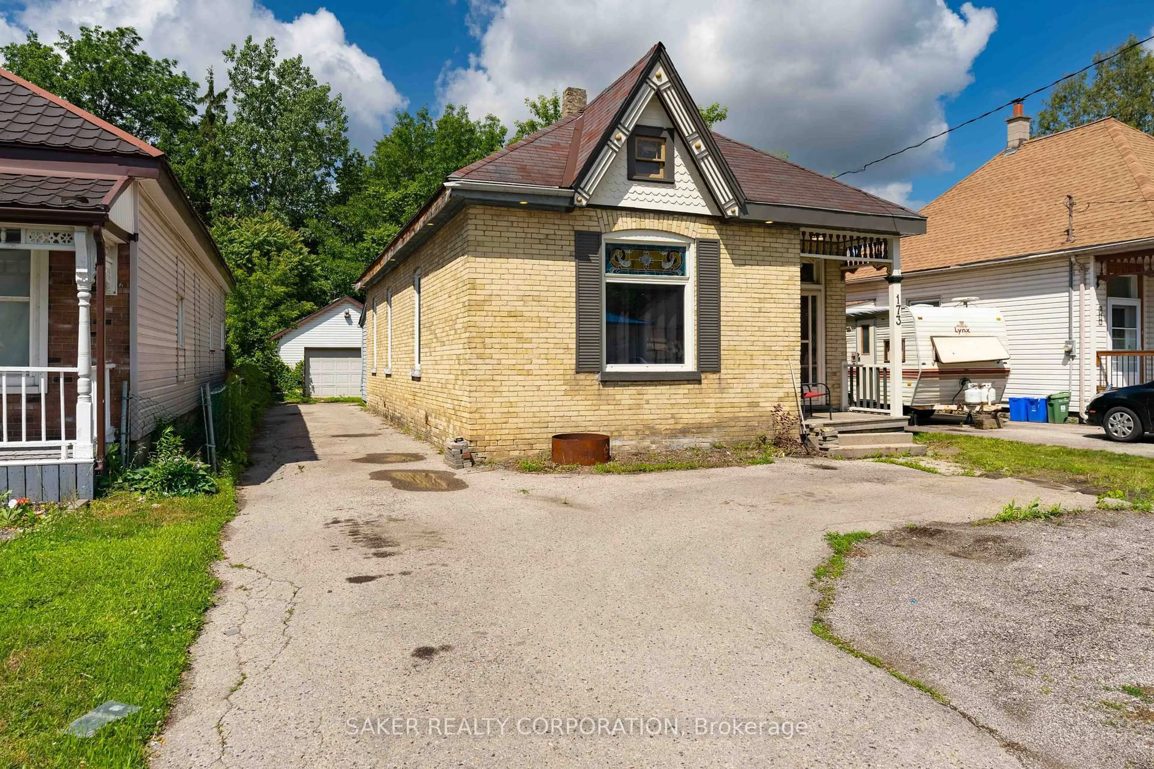 A pic from outside/outdoor area/front of a property/back of a property/a pic from drone, street for 173 Rectory St, London East Ontario N5Z 2A4