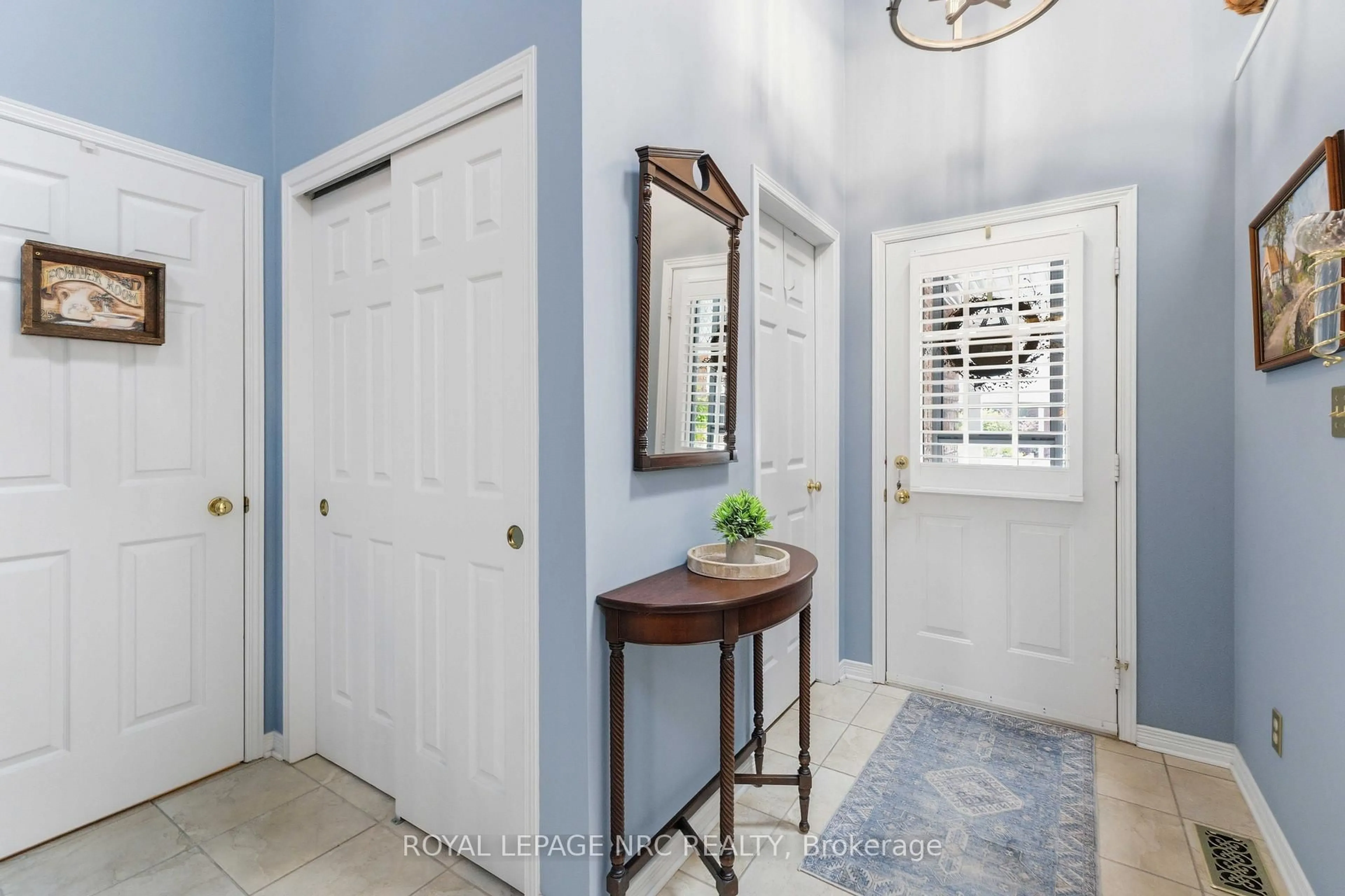Indoor entryway for 4122 Hazelnut Crt, Lincoln Ontario L0R 2C0