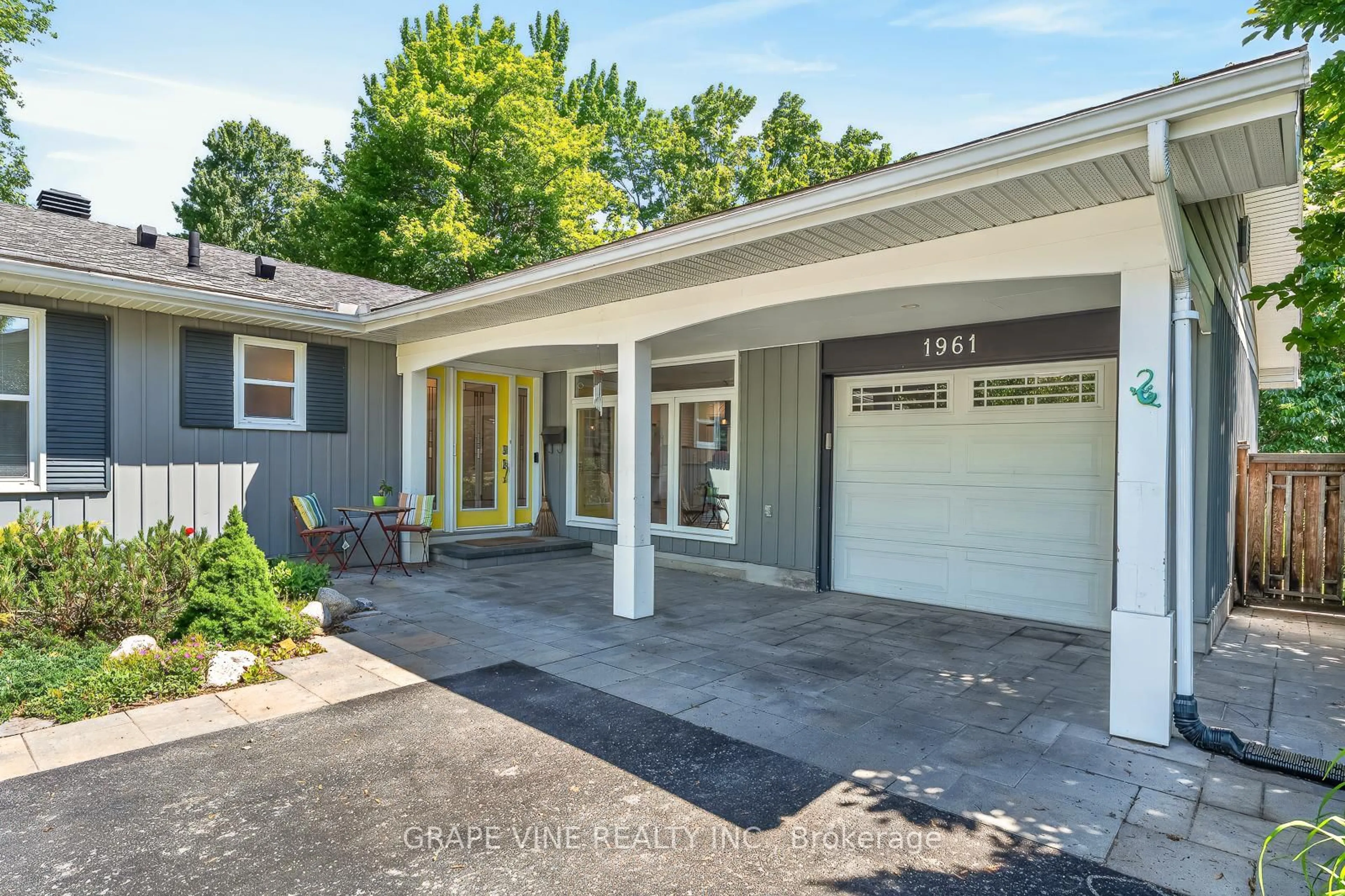 Unknown for 1961 OAKDEAN Cres, Ottawa Ontario K1J 6H6