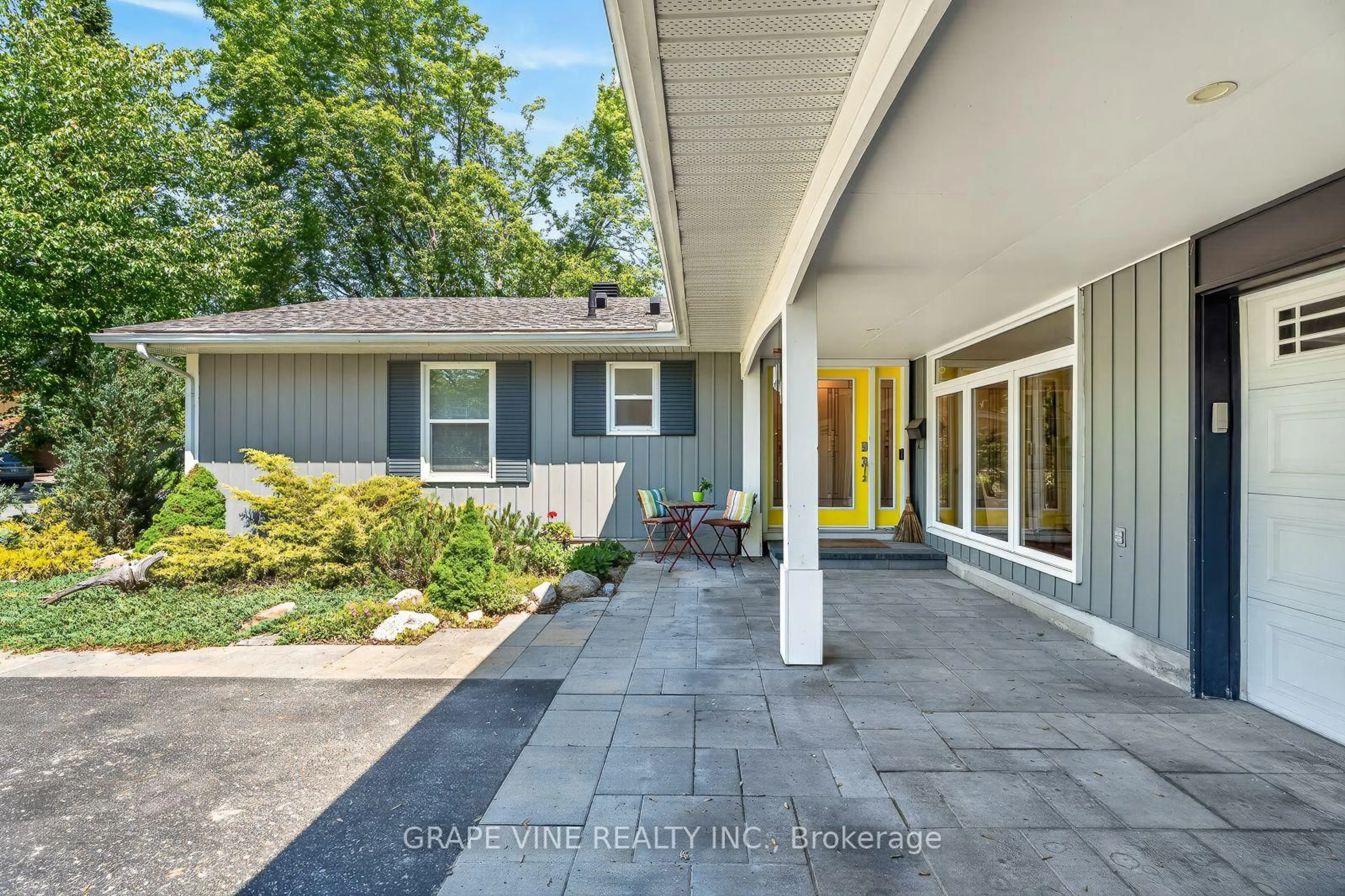 Unknown for 1961 OAKDEAN Cres, Ottawa Ontario K1J 6H6