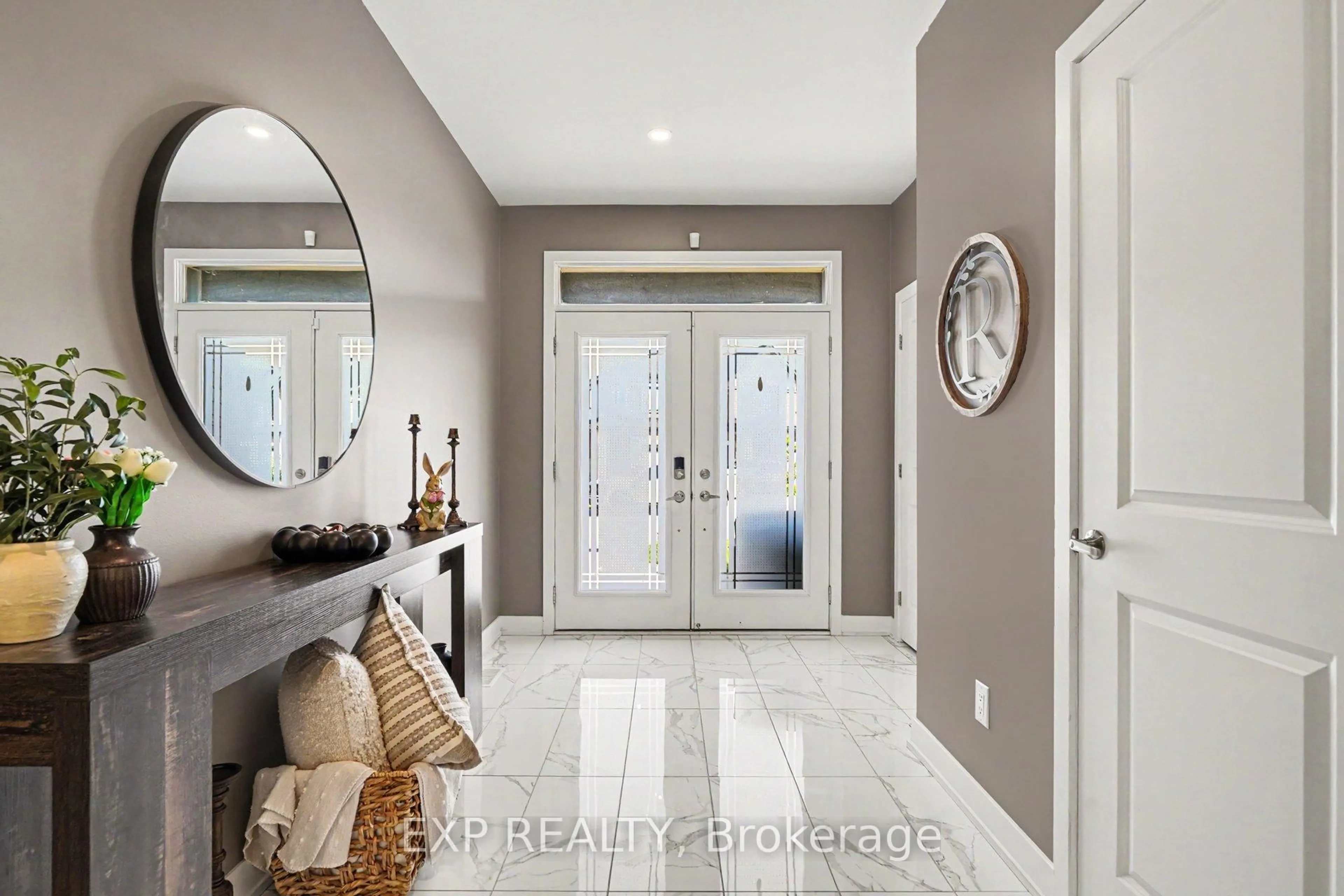Indoor entryway for 41 Nettle Cres, Ottawa Ontario K1T 0M2