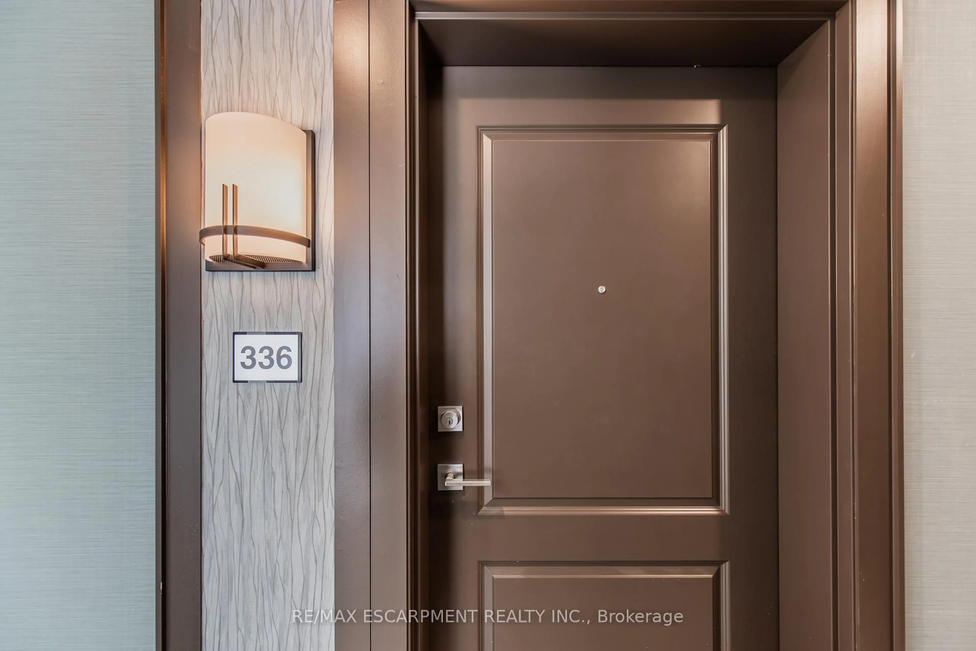 Indoor entryway for 10 Mallard Tr #336, Hamilton Ontario L8B 2A7