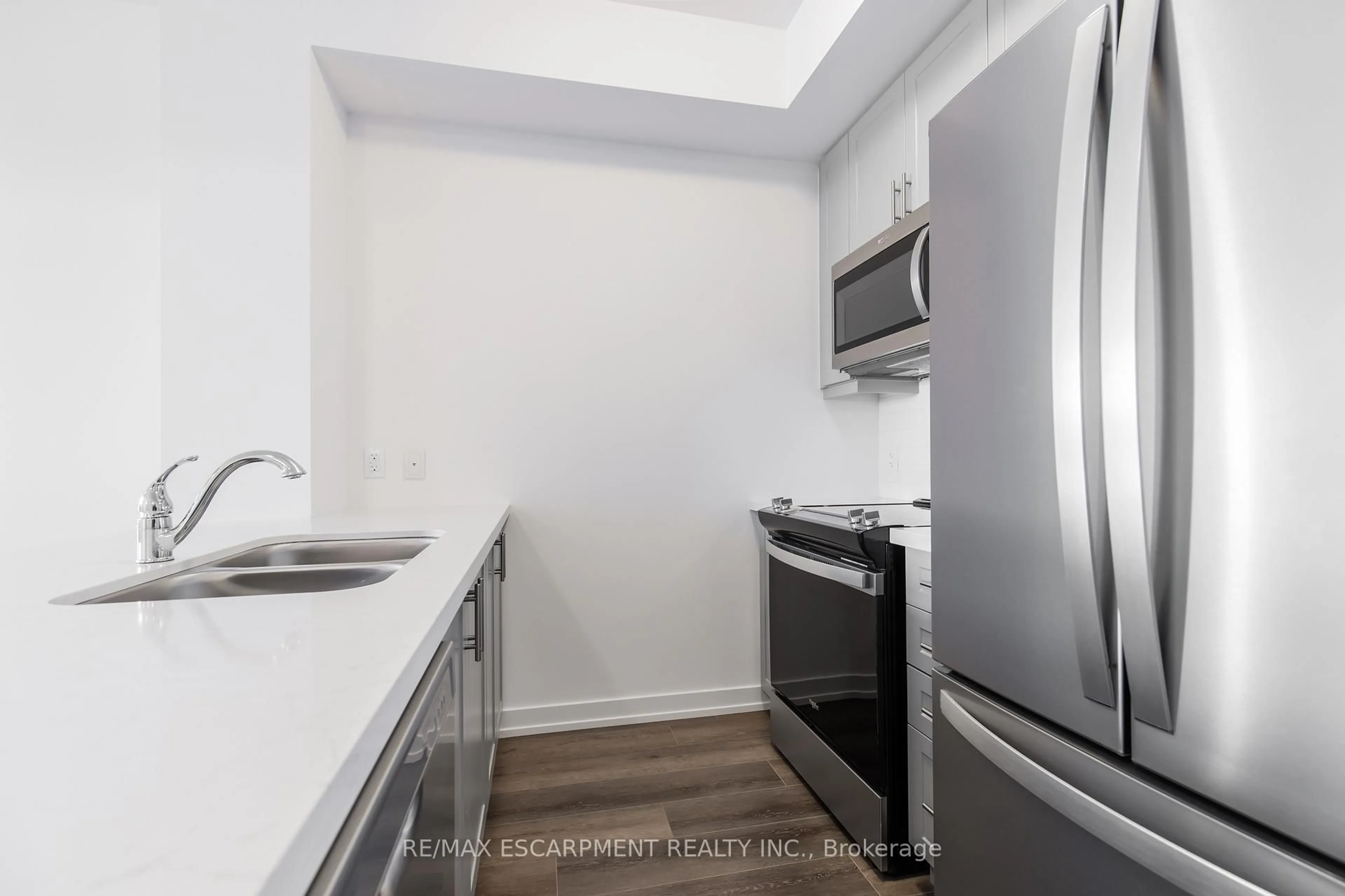 Standard kitchen, unknown for 10 Mallard Tr #336, Hamilton Ontario L8B 2A7