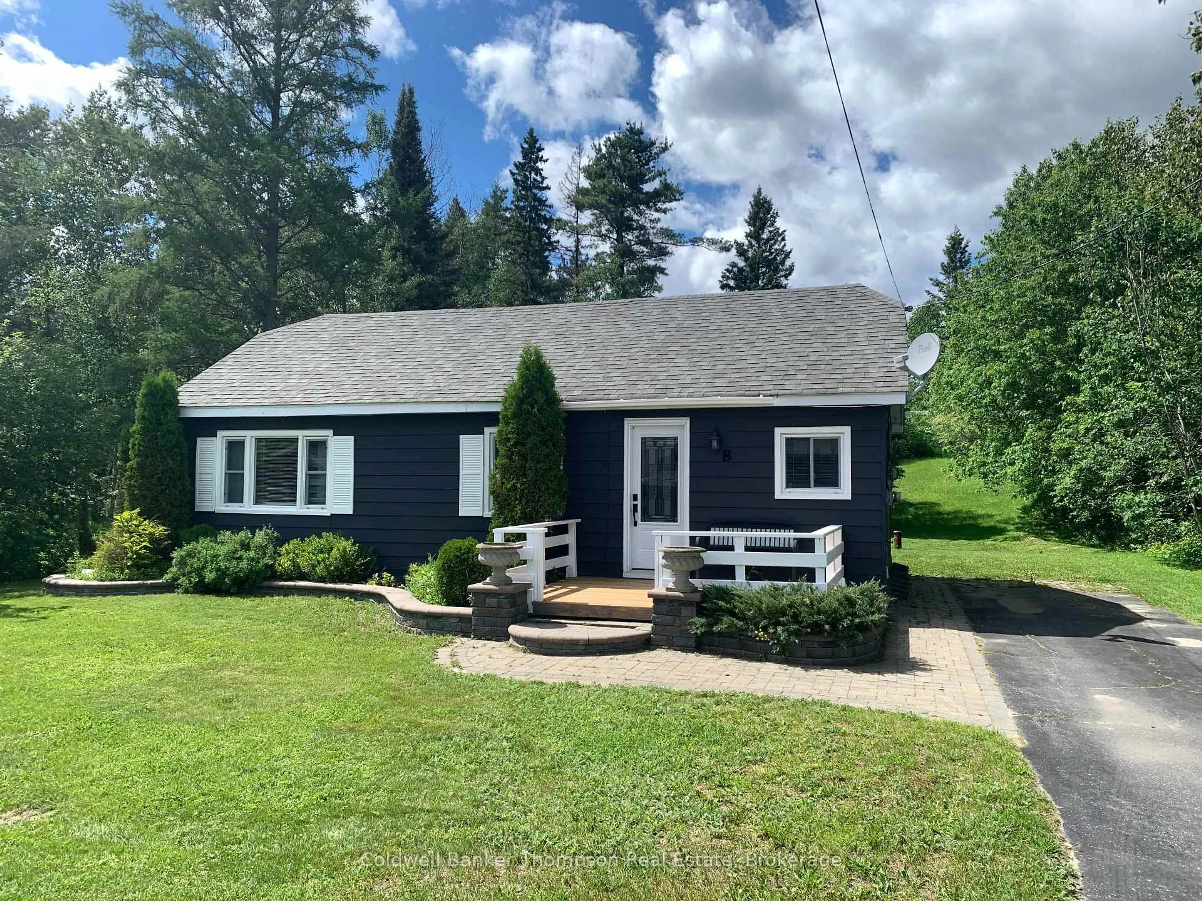 Unknown for 8 Park St, Sundridge Ontario P0A 1Z0