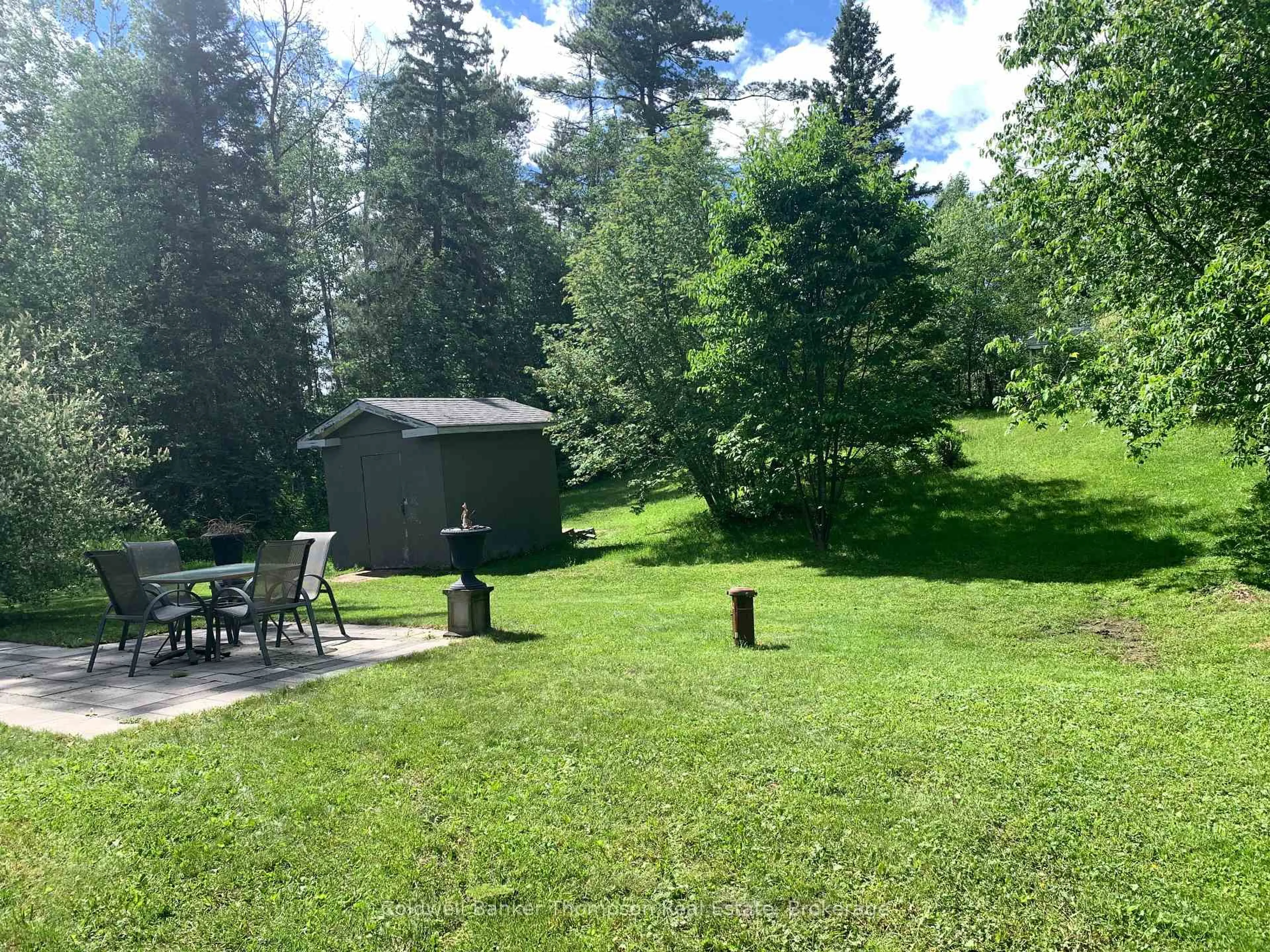 Patio, forest/trees view for 8 Park St, Sundridge Ontario P0A 1Z0