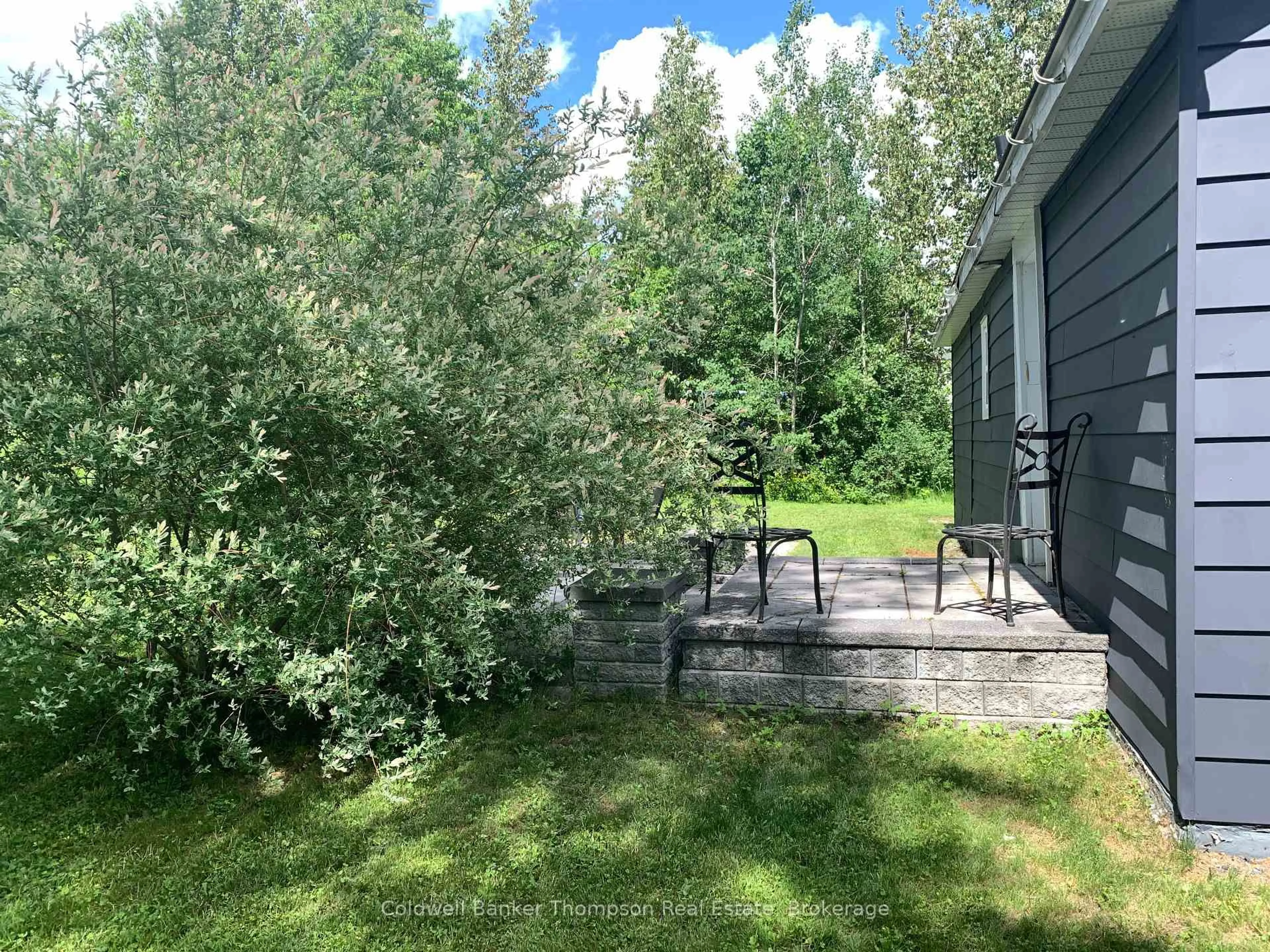 Patio, forest/trees view for 8 Park St, Sundridge Ontario P0A 1Z0