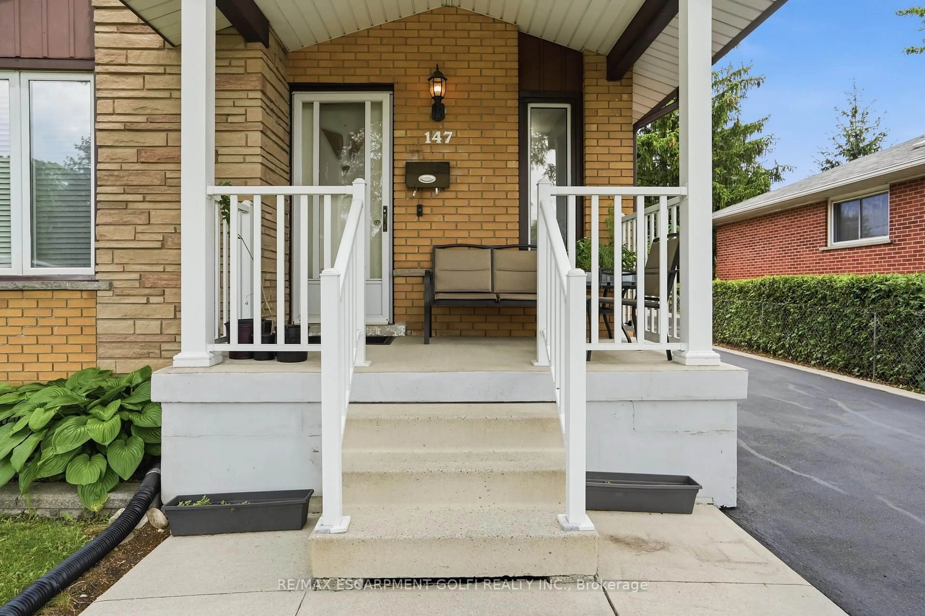 Unknown for 147 Manning Ave, Hamilton Ontario L9A 3E8