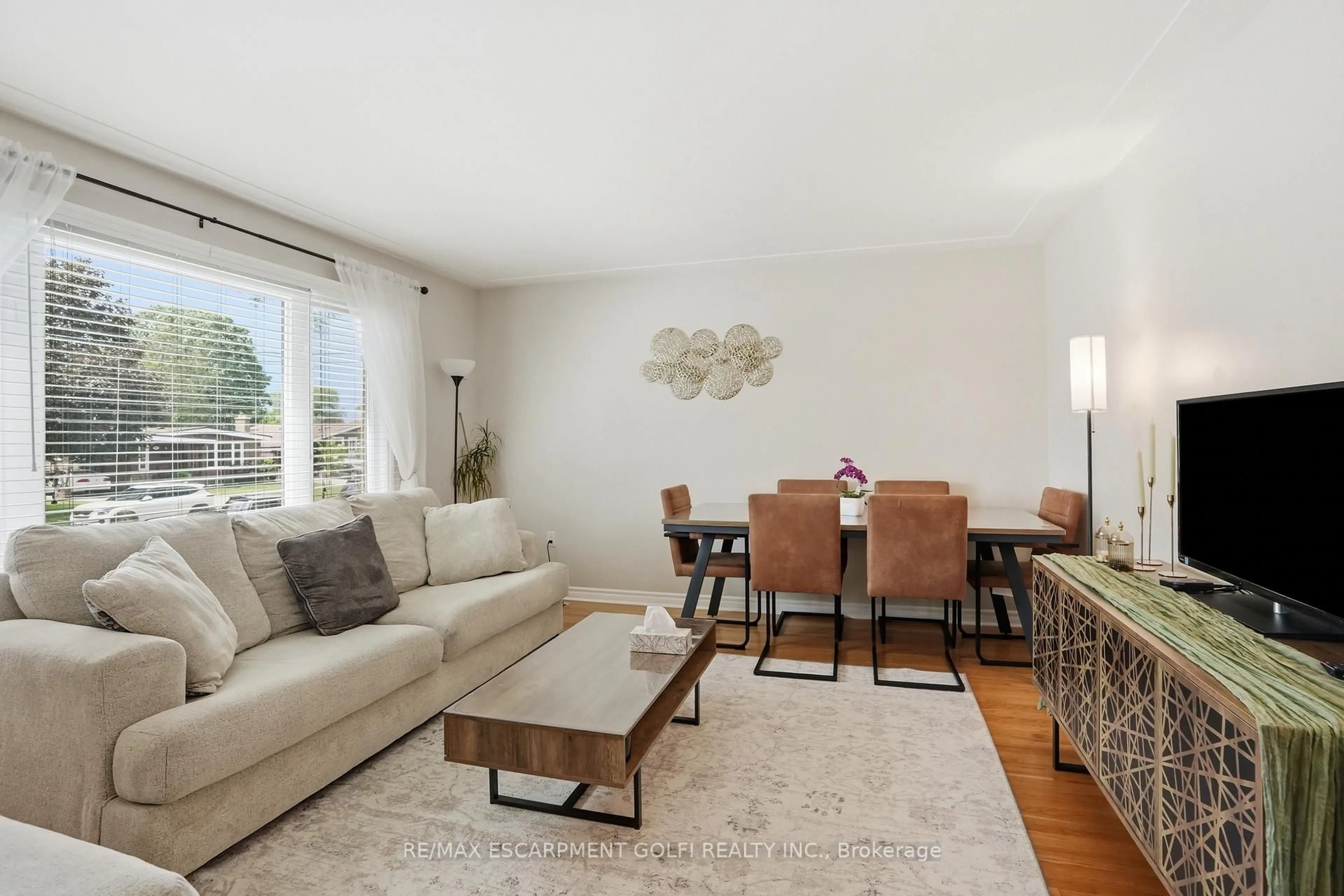 Living room with furniture, wood/laminate floor for 147 Manning Ave, Hamilton Ontario L9A 3E8