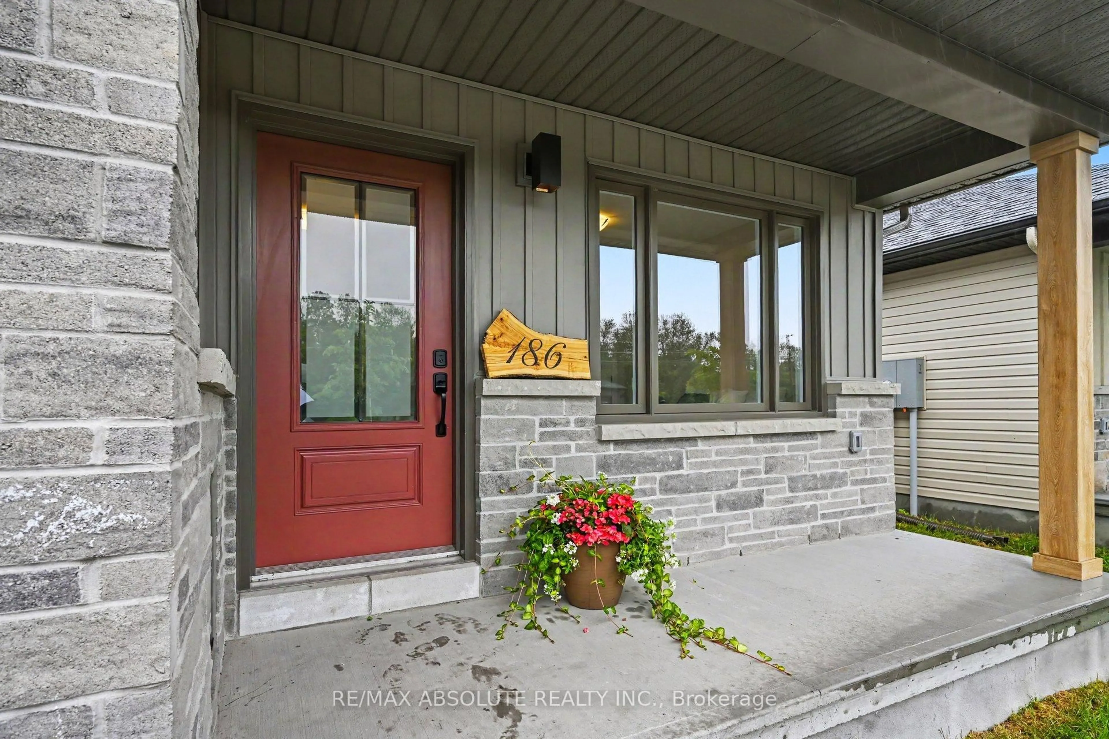 Indoor entryway for 186 Seabert Dr, Arnprior Ontario K7S 0H9