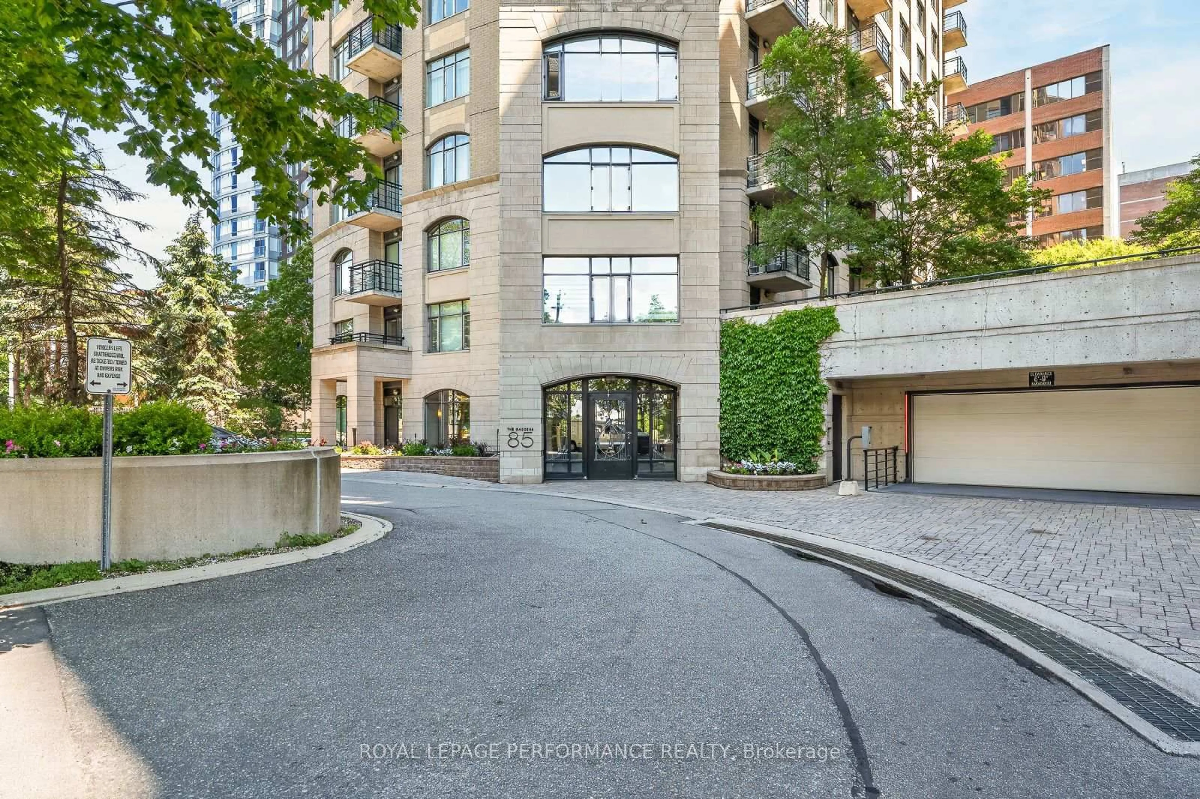 Indoor foyer for 85 Bronson Ave #503, Ottawa Ontario K1R 6G7