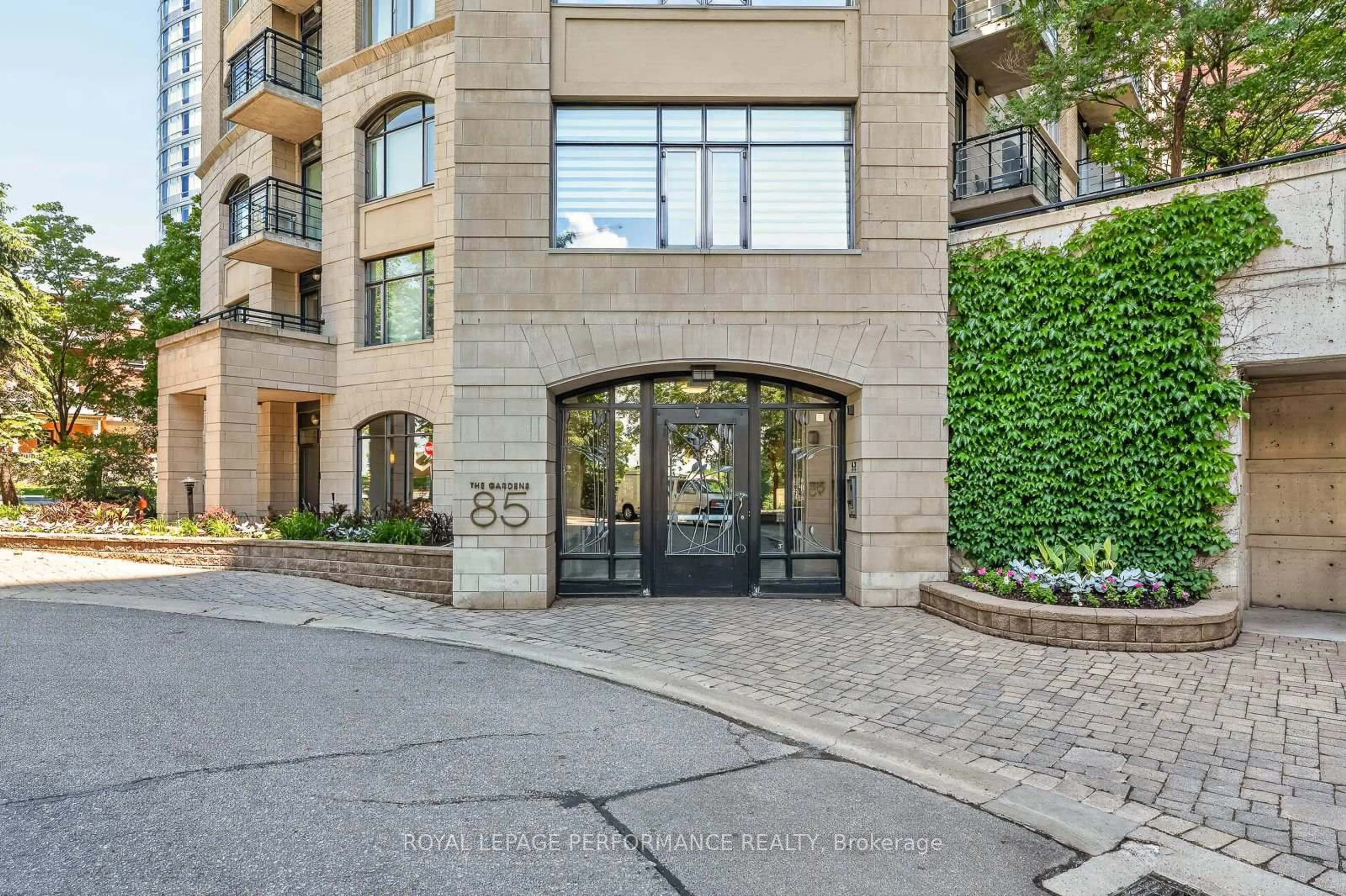 Indoor entryway for 85 Bronson Ave #503, Ottawa Ontario K1R 6G7
