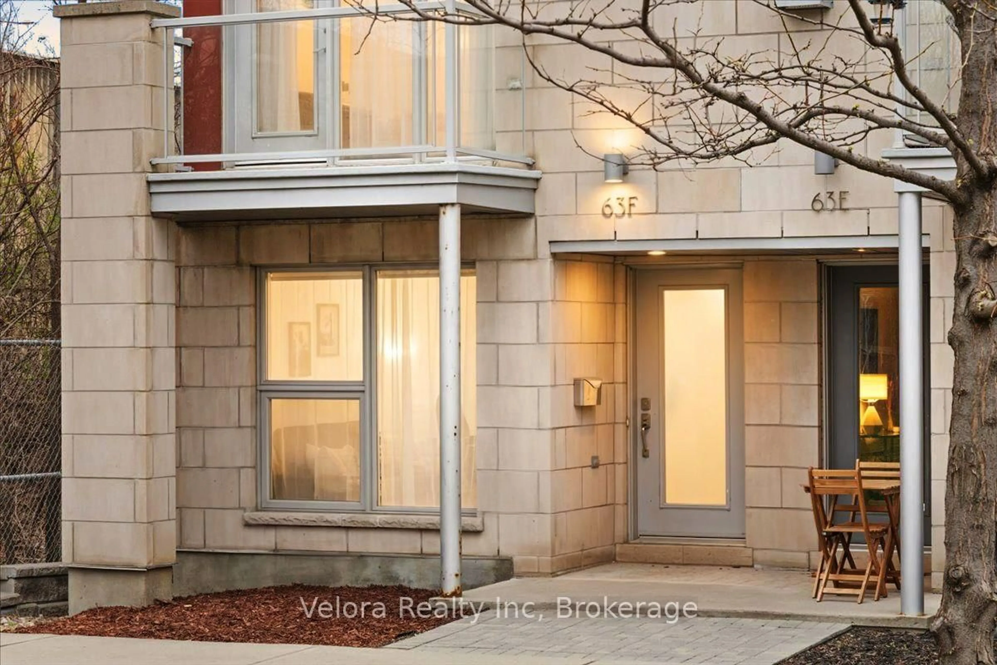 Unknown for 63F Young St, Ottawa Ontario K1S 5T5