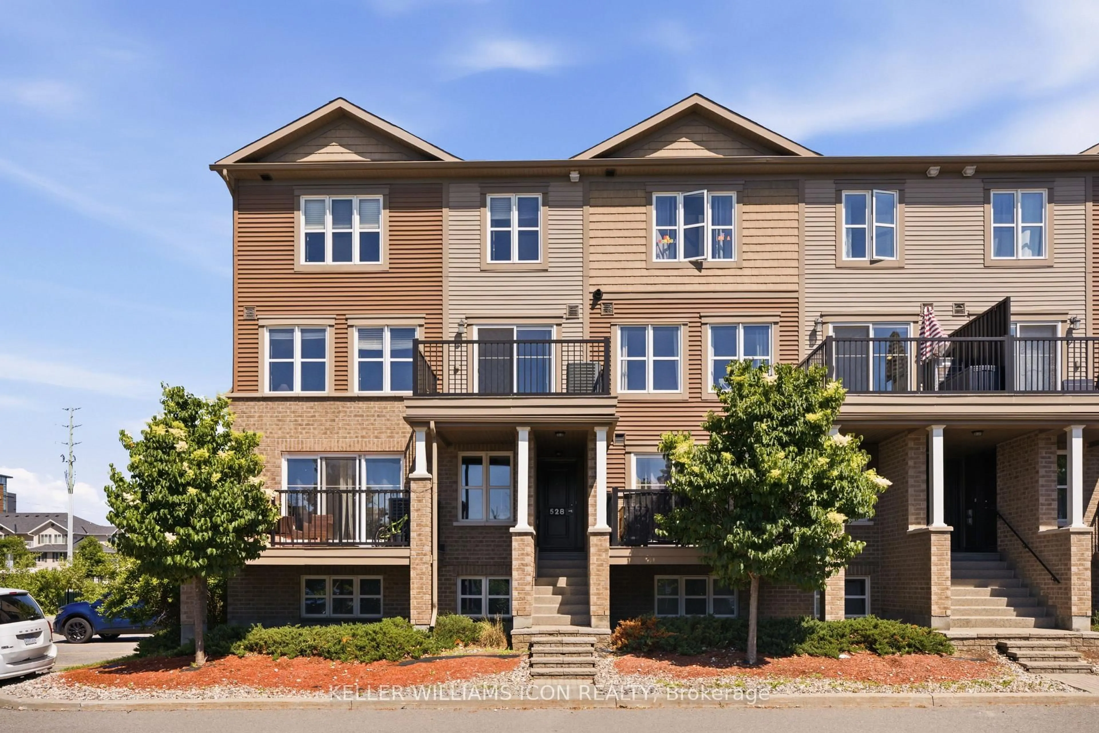 Home with brick exterior material, building for 528 Clearbrook Dr, Ottawa Ontario K2J 5X5