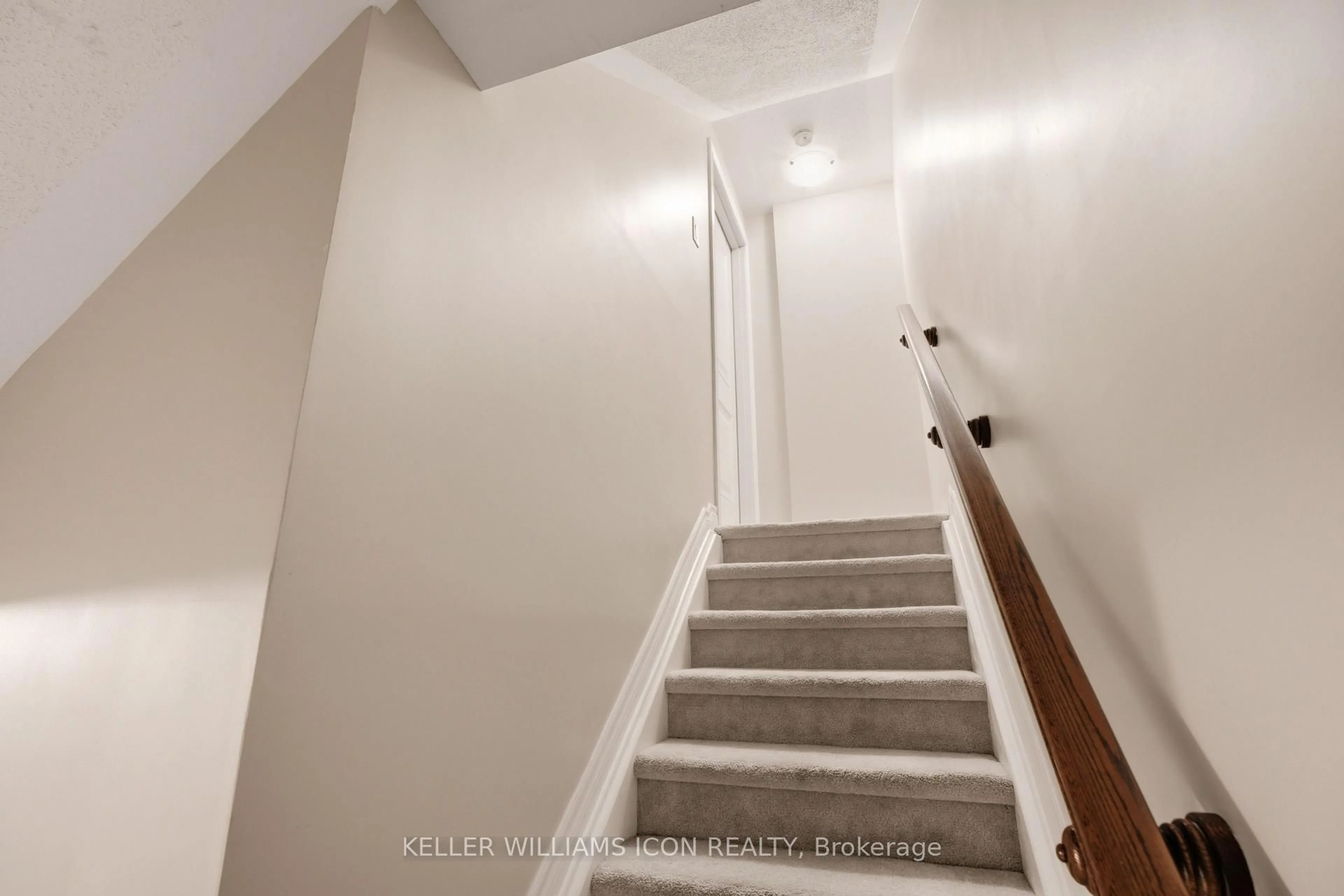 Stairs for 528 Clearbrook Dr, Ottawa Ontario K2J 5X5