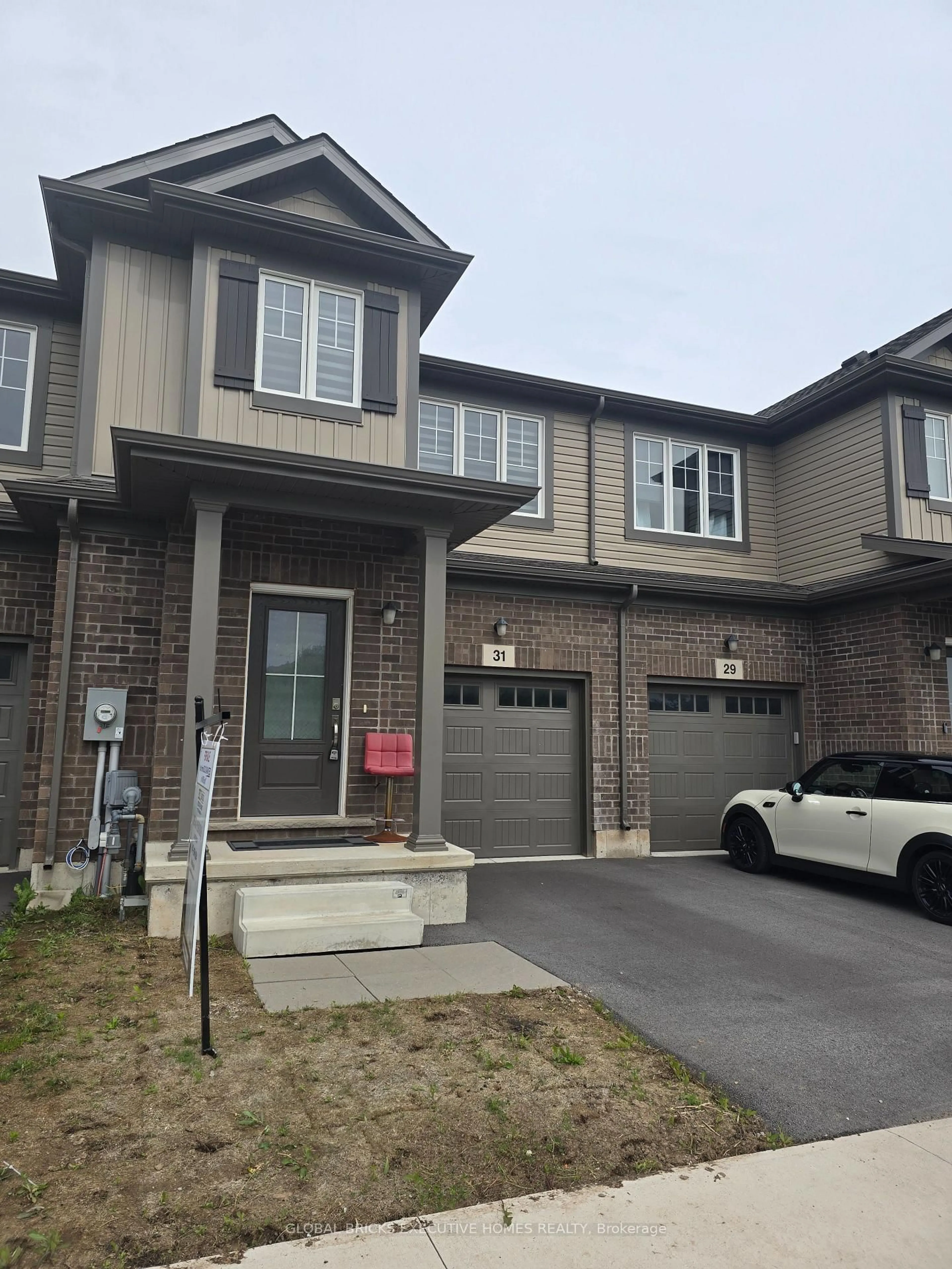 Home with brick exterior material, street for 31 Saffron Way, Pelham Ontario L3B 5N5