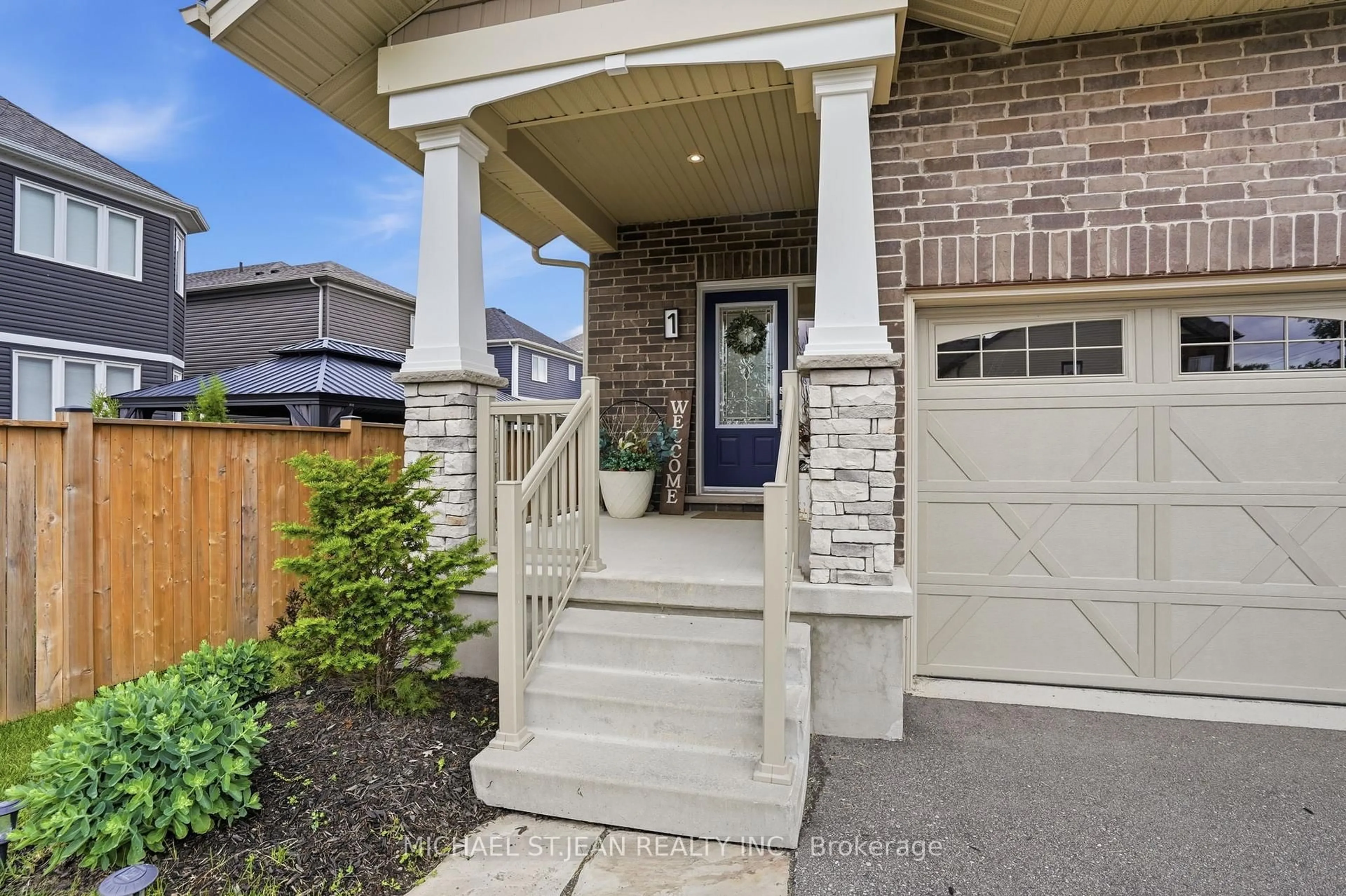 Indoor entryway for 1 Bawcutt Cres, Brant Ontario N3L 0G7