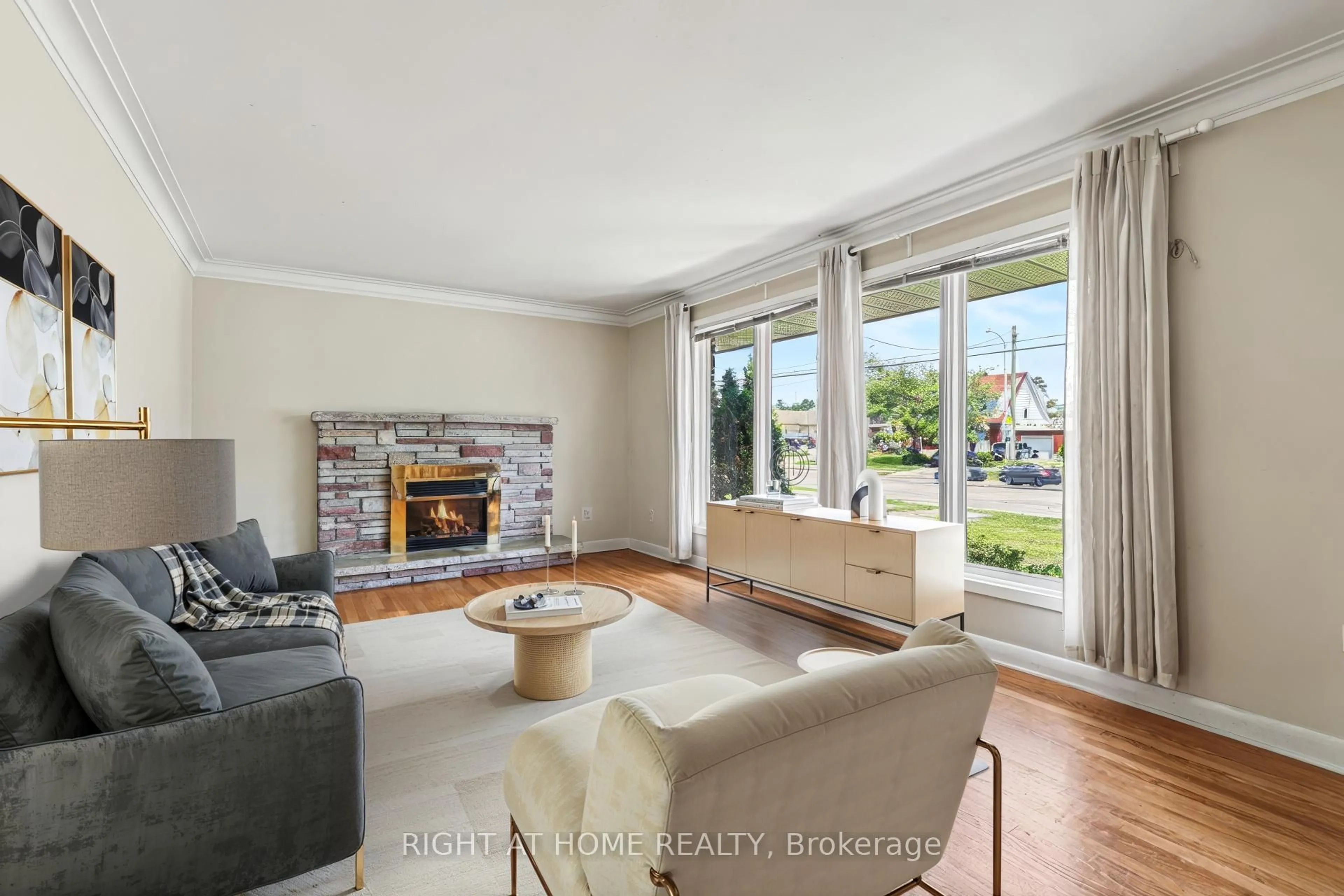 Living room with furniture, unknown for 1640 FISHER Ave, Ottawa Ontario K2C 1X6