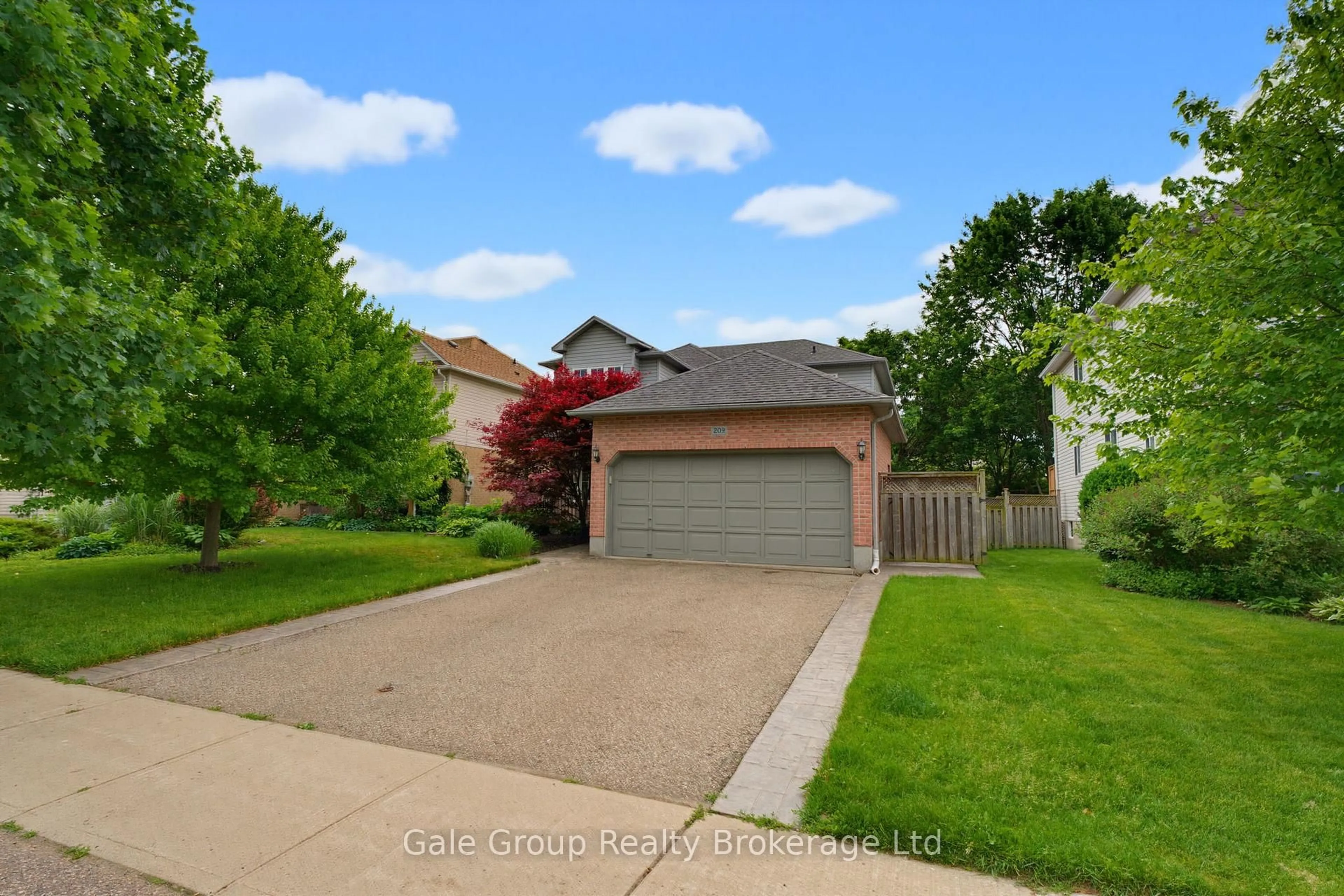 A pic from outside/outdoor area/front of a property/back of a property/a pic from drone, street for 209 Hilltop Dr, North Dumfries Ontario N0B 1E0