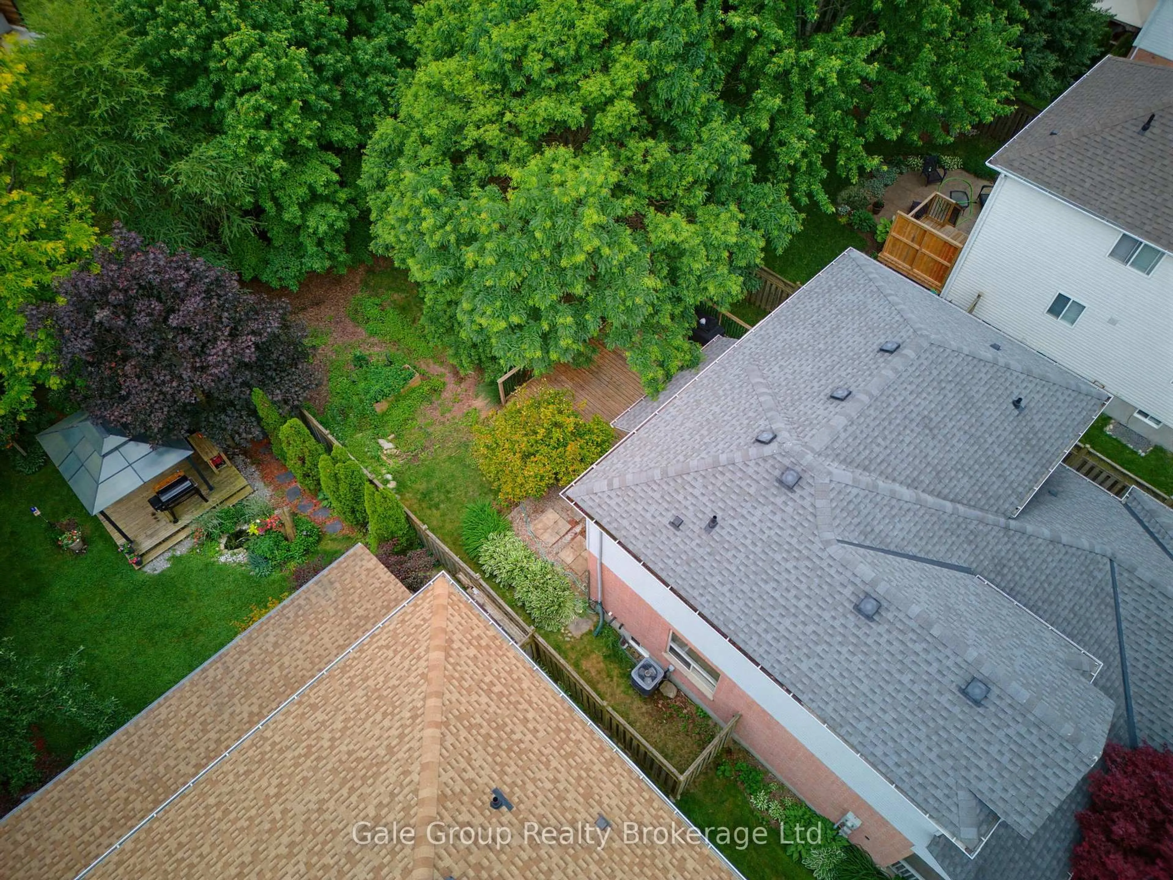 A pic from outside/outdoor area/front of a property/back of a property/a pic from drone, city buildings view from balcony for 209 Hilltop Dr, North Dumfries Ontario N0B 1E0