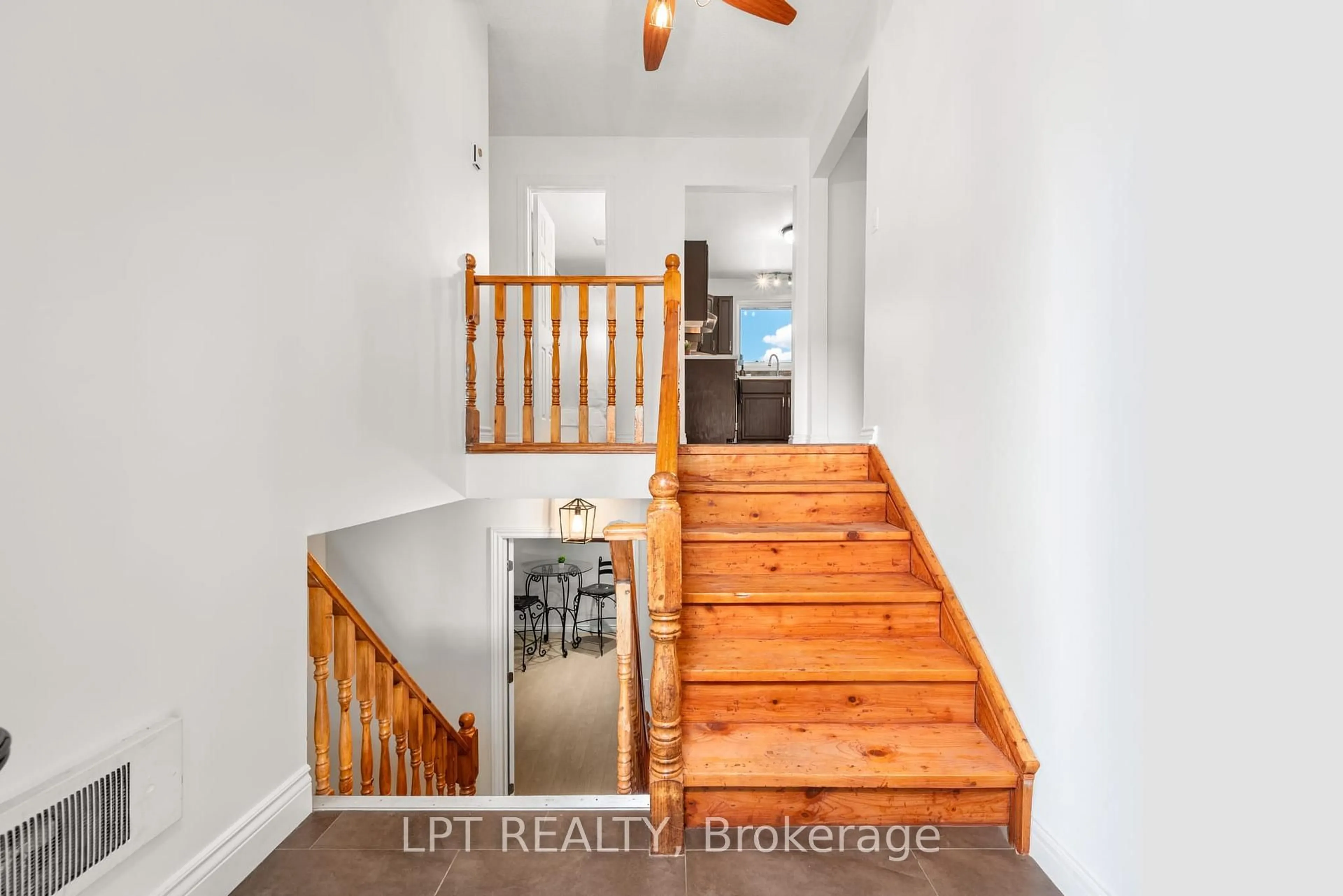 Indoor entryway for 287 Lorneville Rd, Kawartha Lakes Ontario K0M 2T0