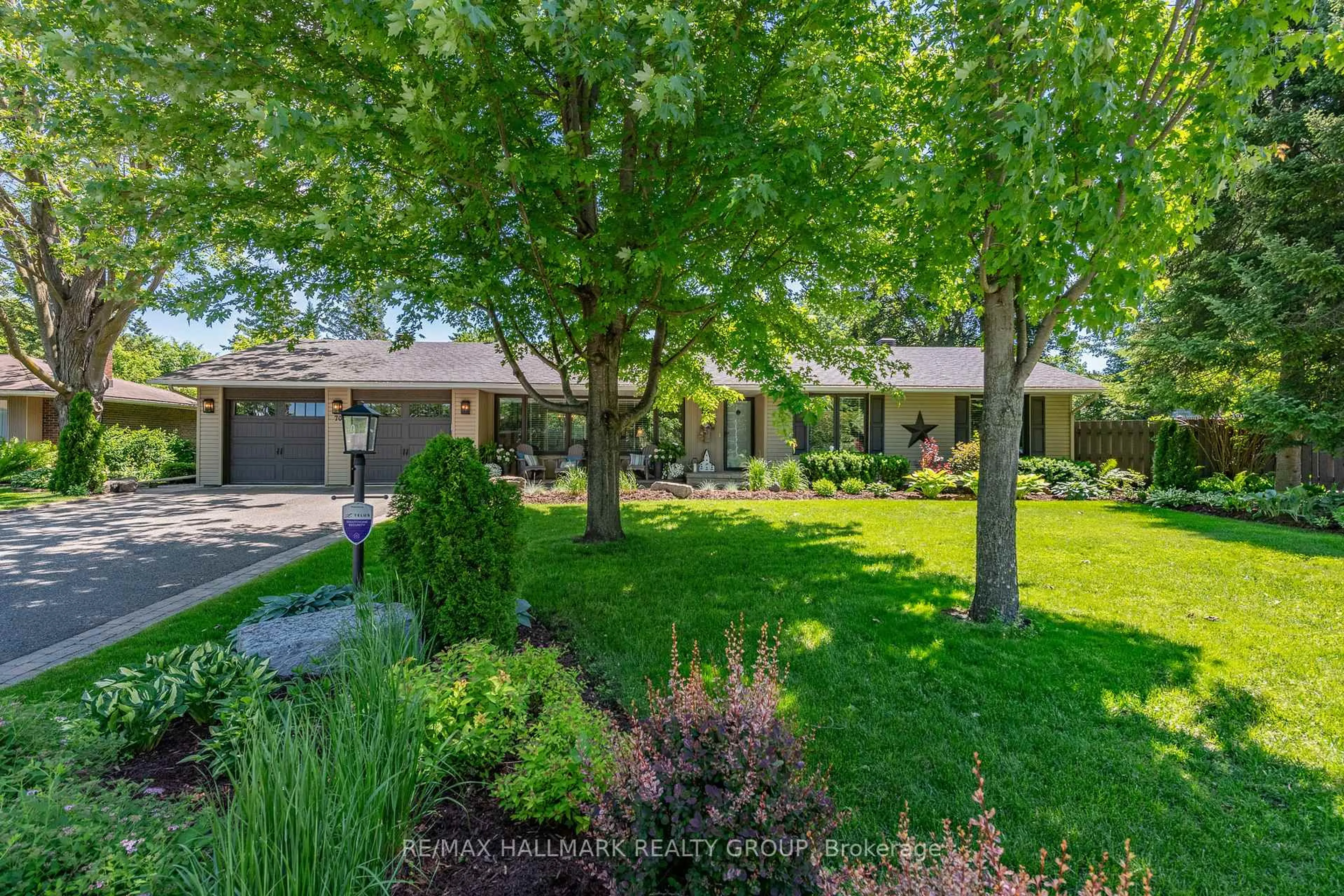 A pic from outside/outdoor area/front of a property/back of a property/a pic from drone, street for 70 Pellan Way, Kanata Ontario K2K 1J8