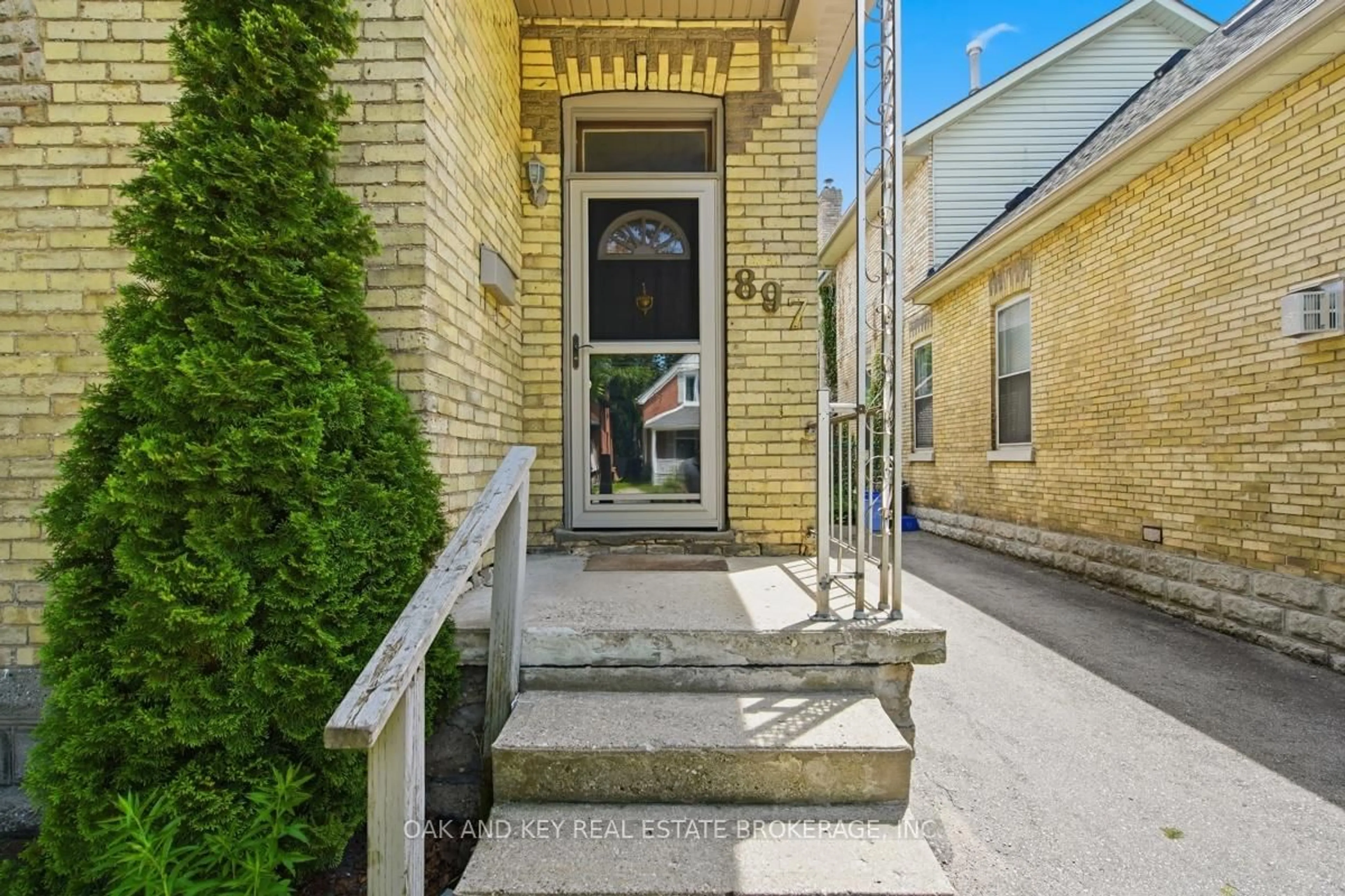 Unknown for 897 Elias St, London East Ontario N5W 3P3