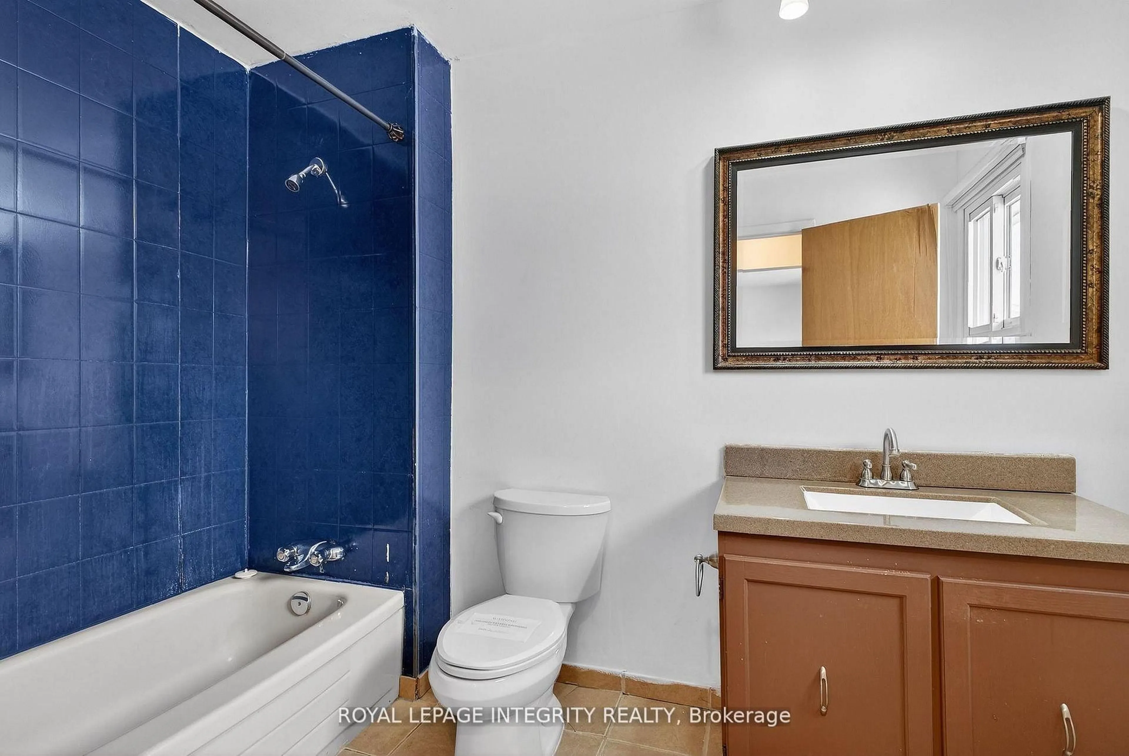 Standard bathroom, ceramic/tile floor for 3064 Rue Principale St, Alfred and Plantagenet Ontario K0A 3K0