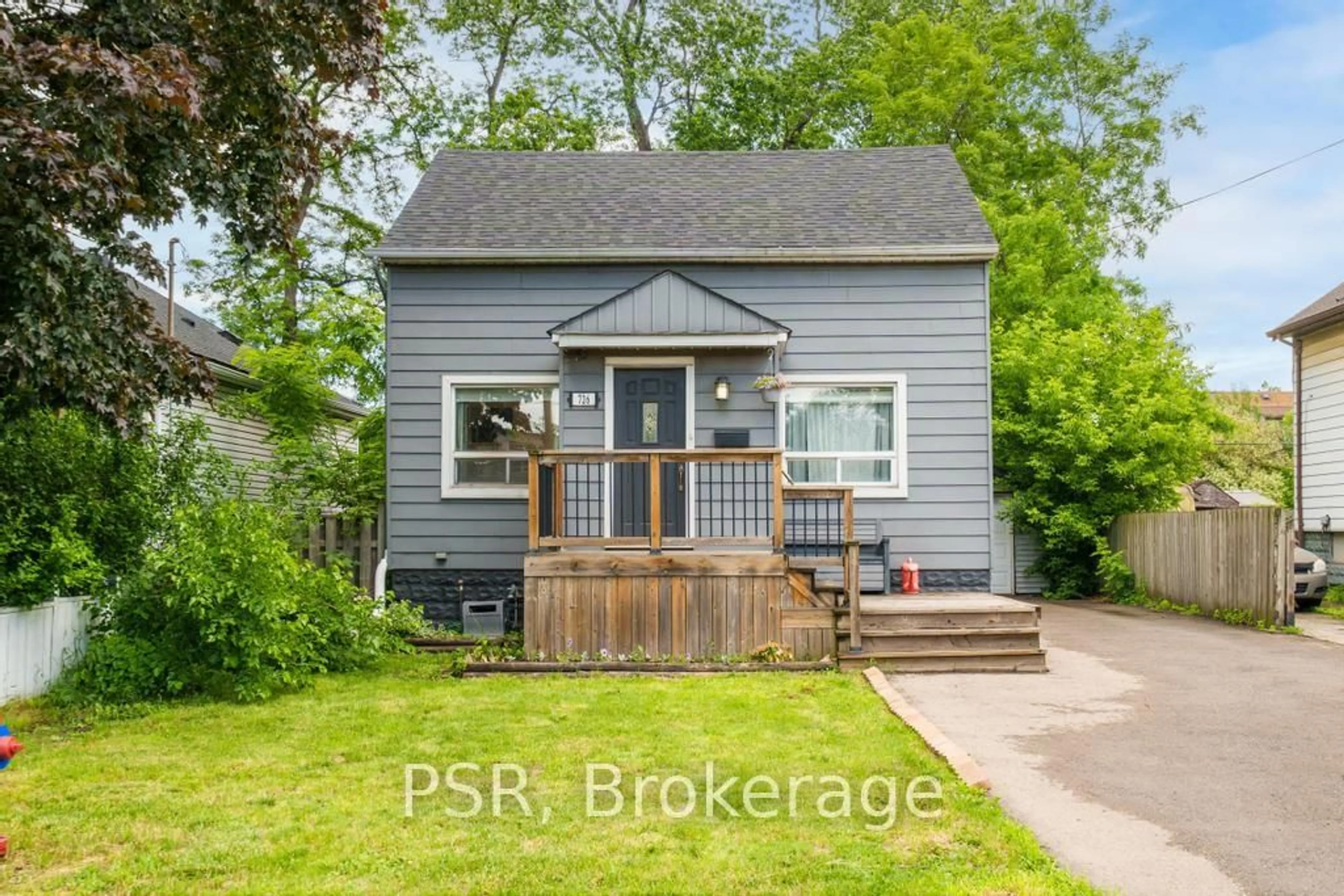 Shed for 726 Brighton Ave, Hamilton Ontario L8H 6H6
