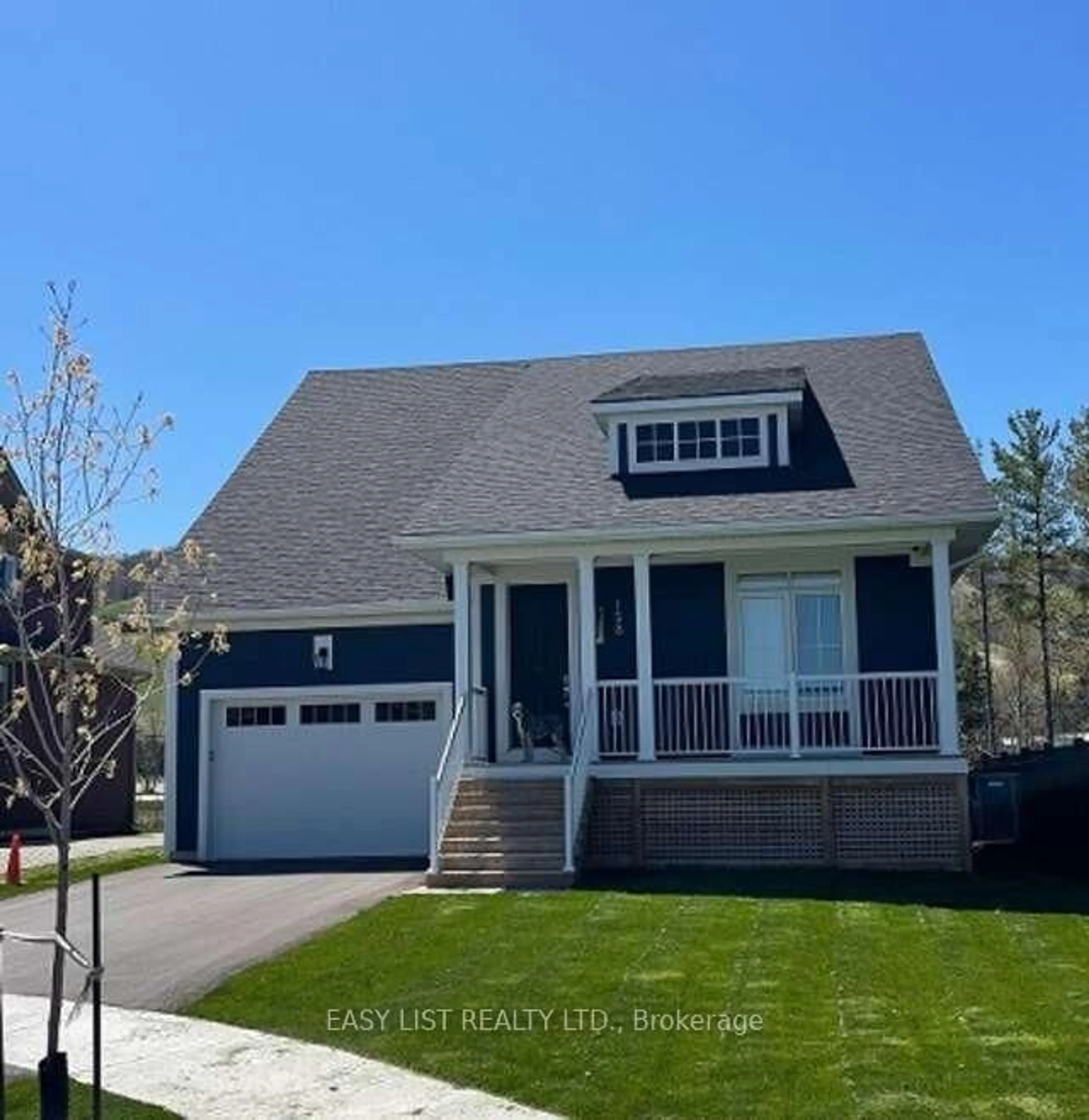 Home with vinyl exterior material, street for 158 Courtland St, Blue Mountains Ontario L9Y 5L7