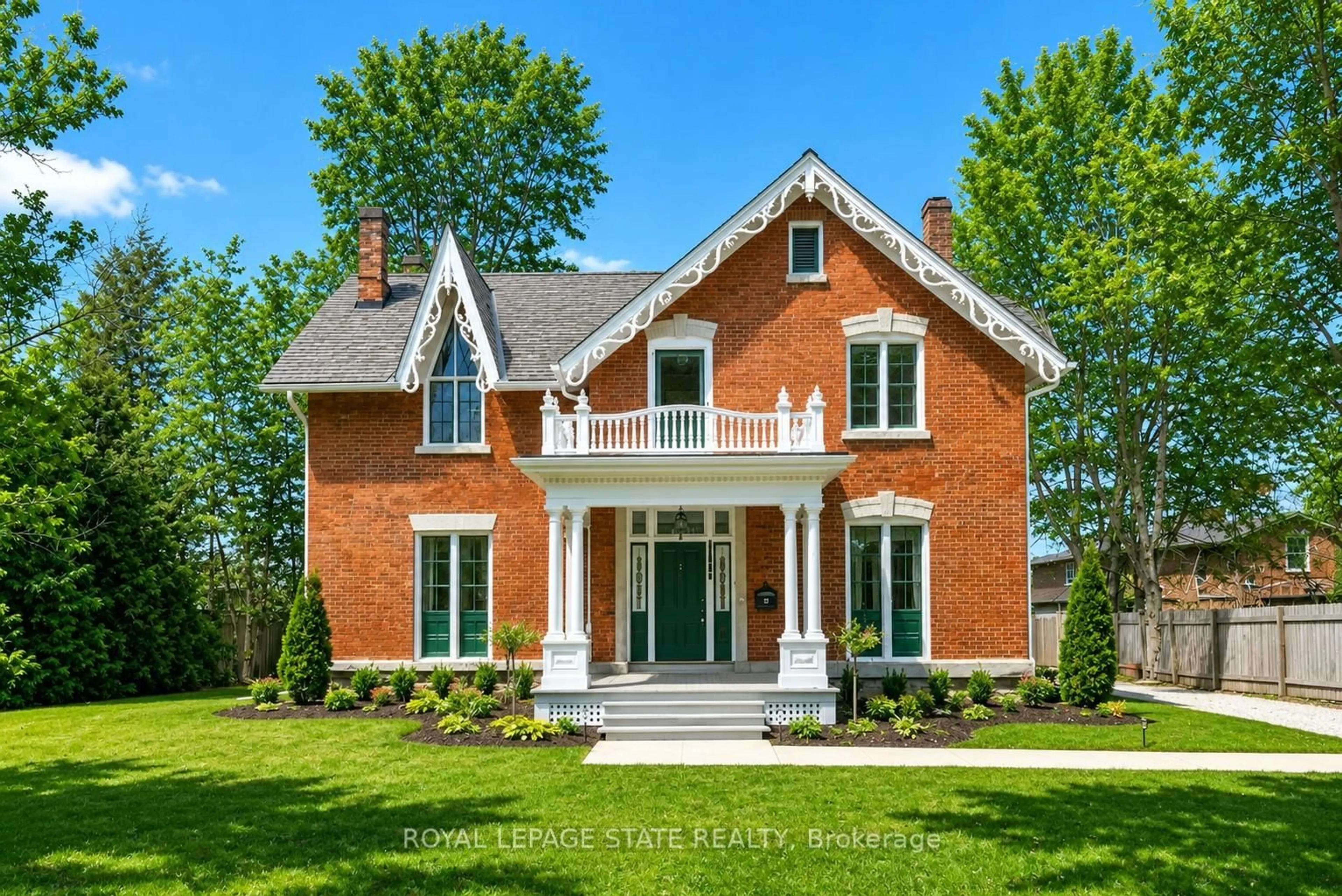 Home with brick exterior material, building for 262 Main St, Grimsby Ontario L3M 1S4