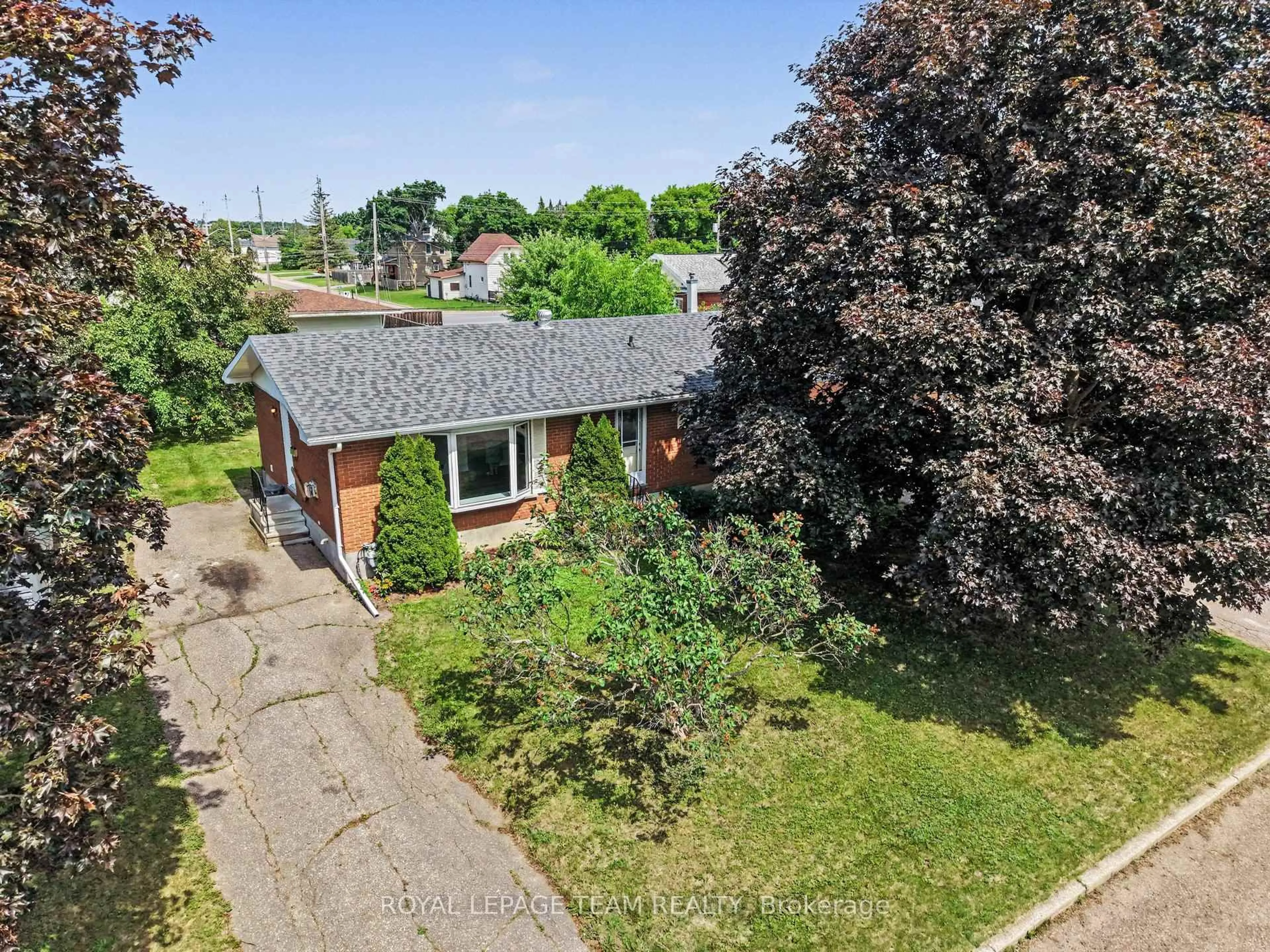 A pic from outside/outdoor area/front of a property/back of a property/a pic from drone, street for 855 Kedrosky Dr, Renfrew Ontario K7V 4C8